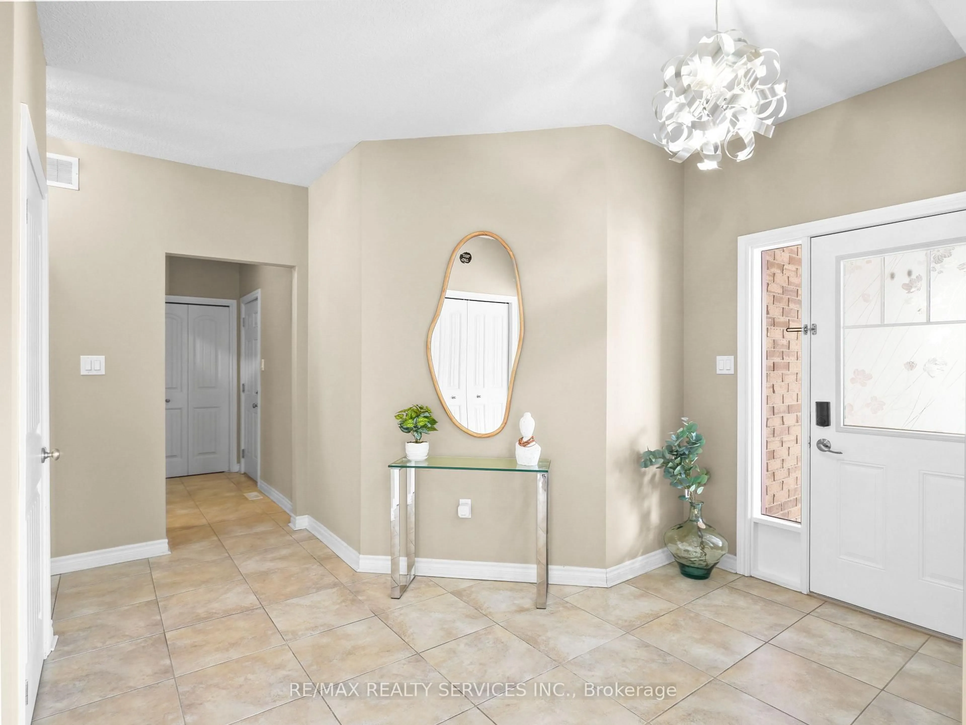 Indoor entryway for 906 Audrey Pl, Kitchener Ontario N2E 0B9