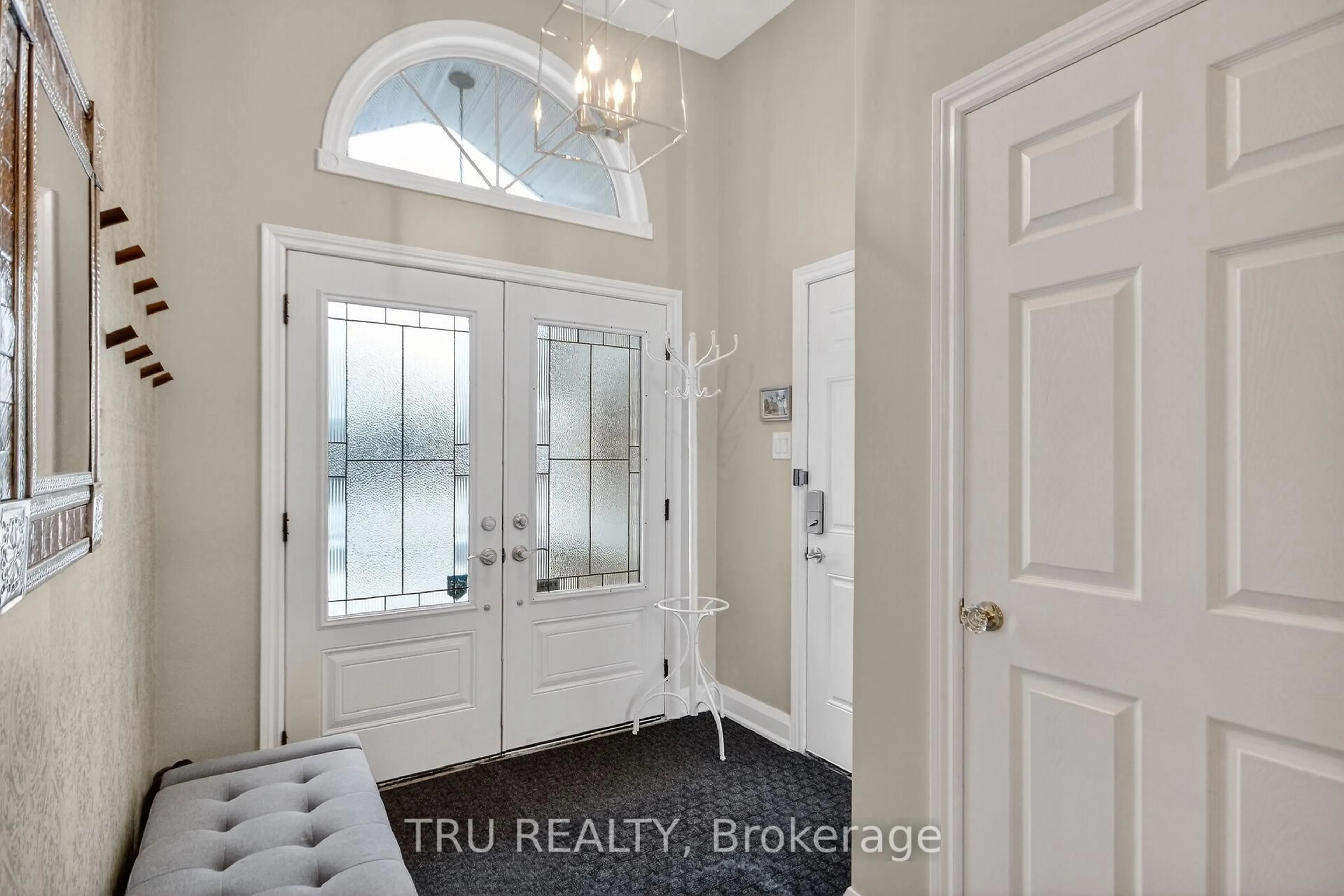 Indoor entryway for 590 Anjana Circ, Ottawa Ontario K2J 0C9