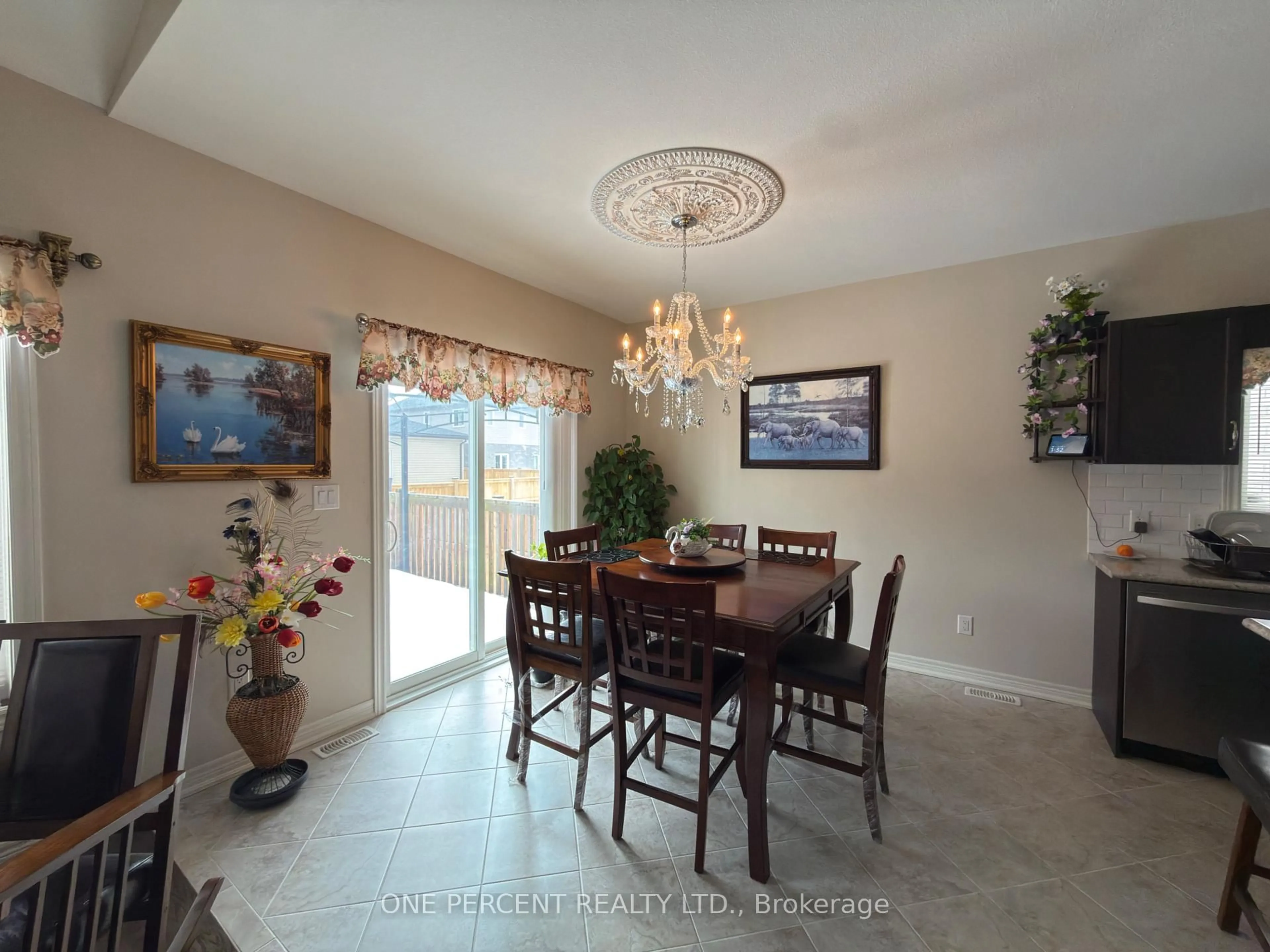 Dining room, ceramic/tile floor for 9424 Shoveller Dr, Niagara Falls Ontario L2G 7T3