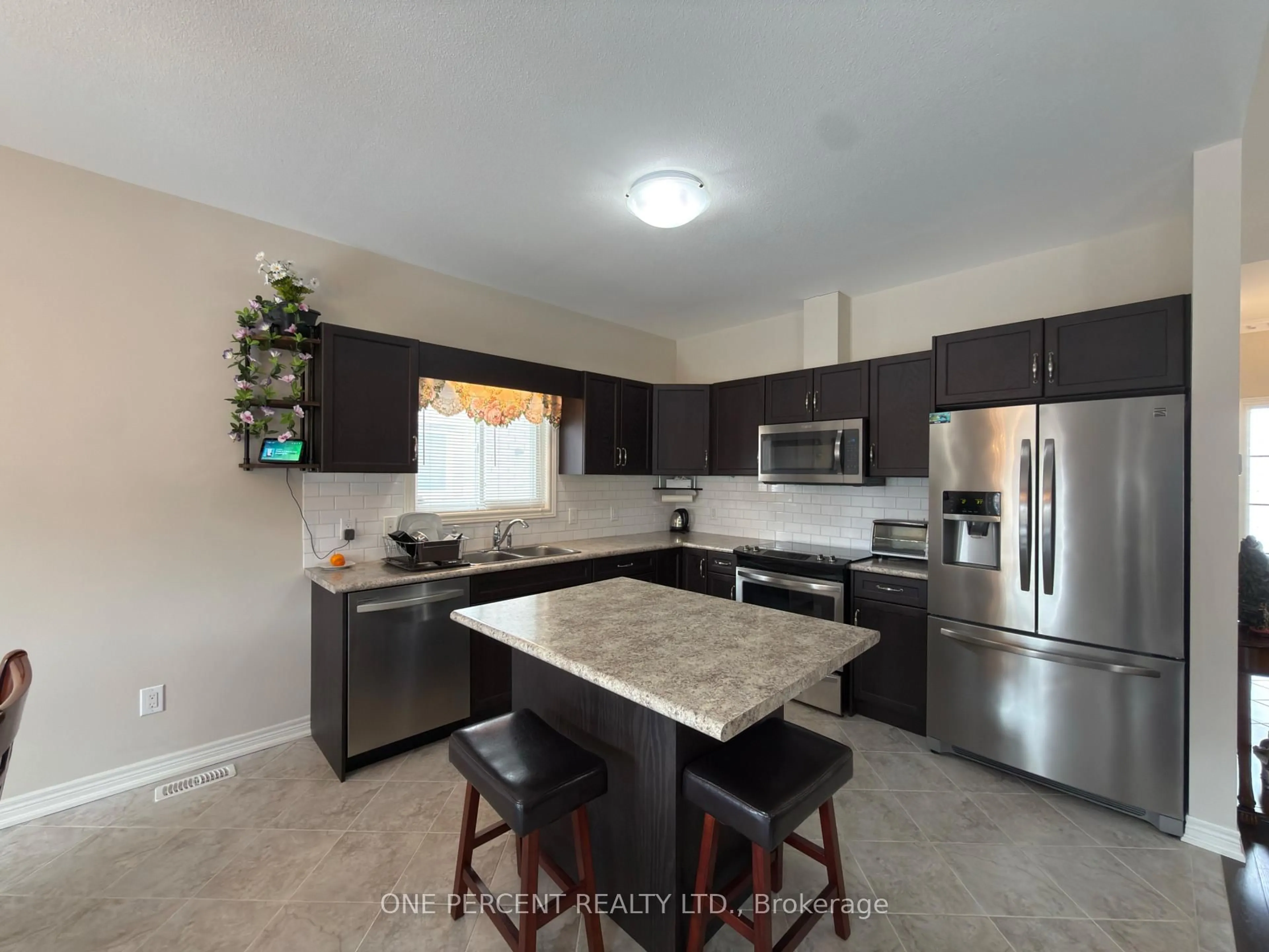 Open concept kitchen, ceramic/tile floor for 9424 Shoveller Dr, Niagara Falls Ontario L2G 7T3