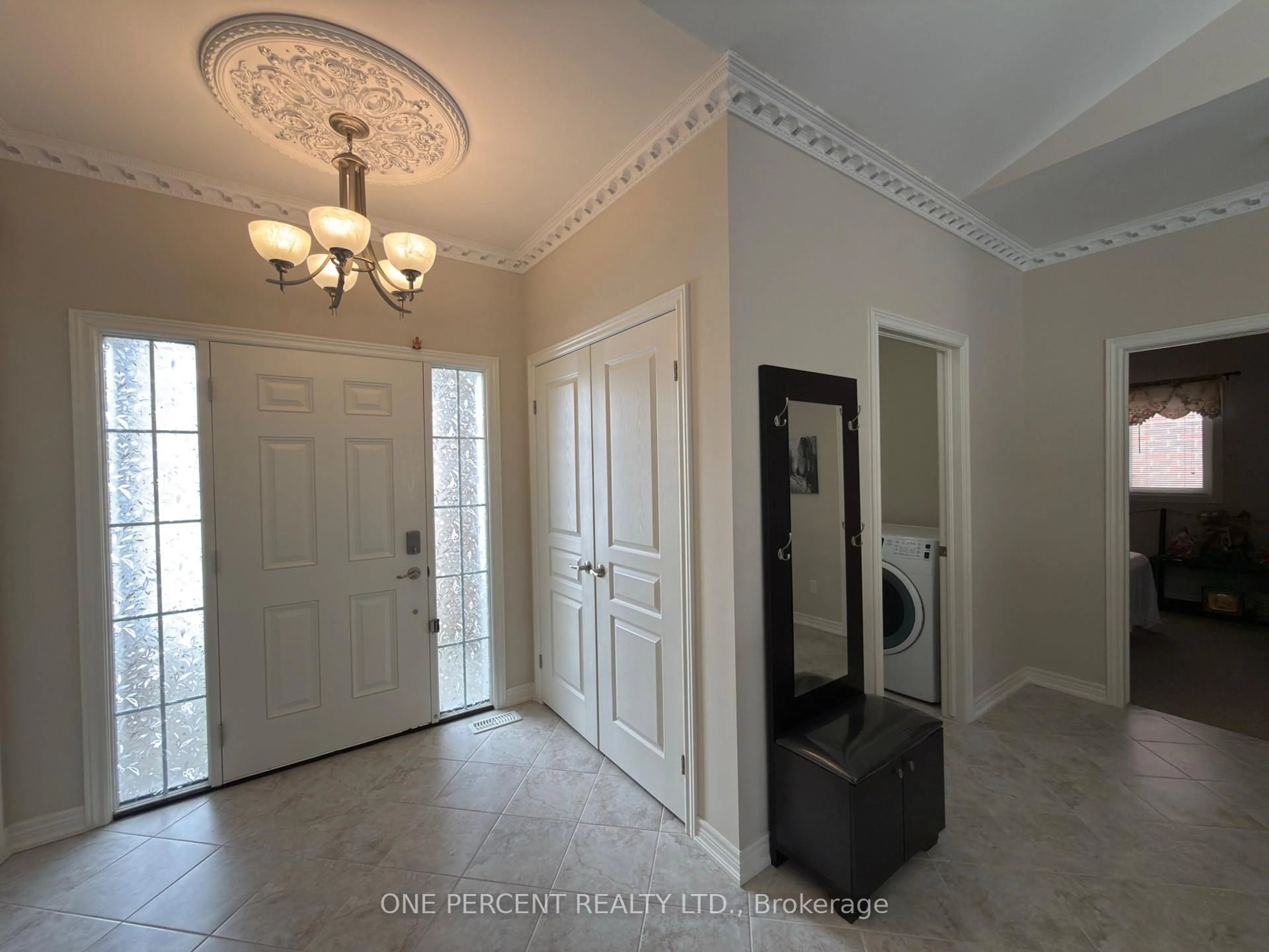 Indoor entryway for 9424 Shoveller Dr, Niagara Falls Ontario L2G 7T3