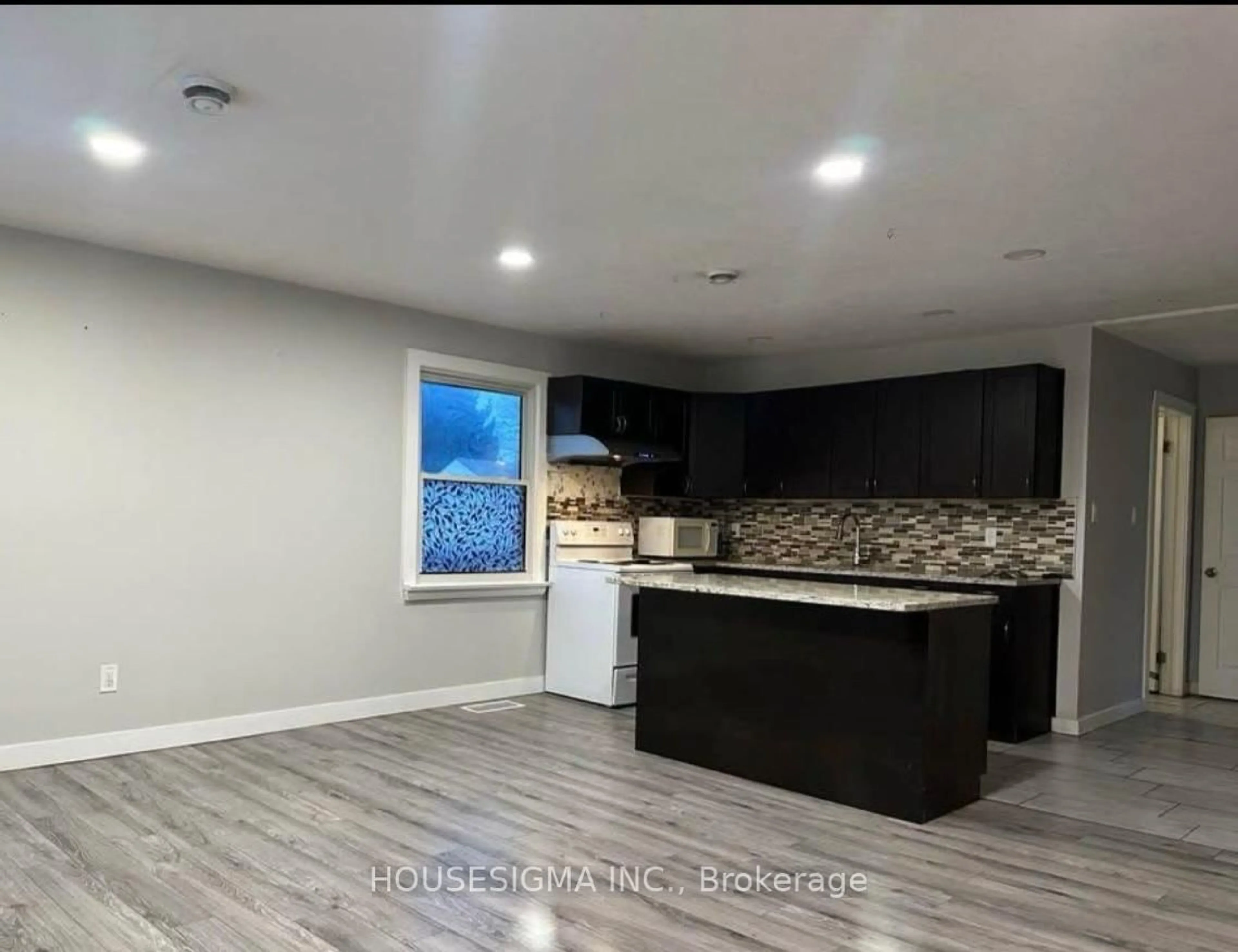 Open concept kitchen, ceramic/tile floor for 1227 Trafalgar St, London East Ontario N5Z 1H6