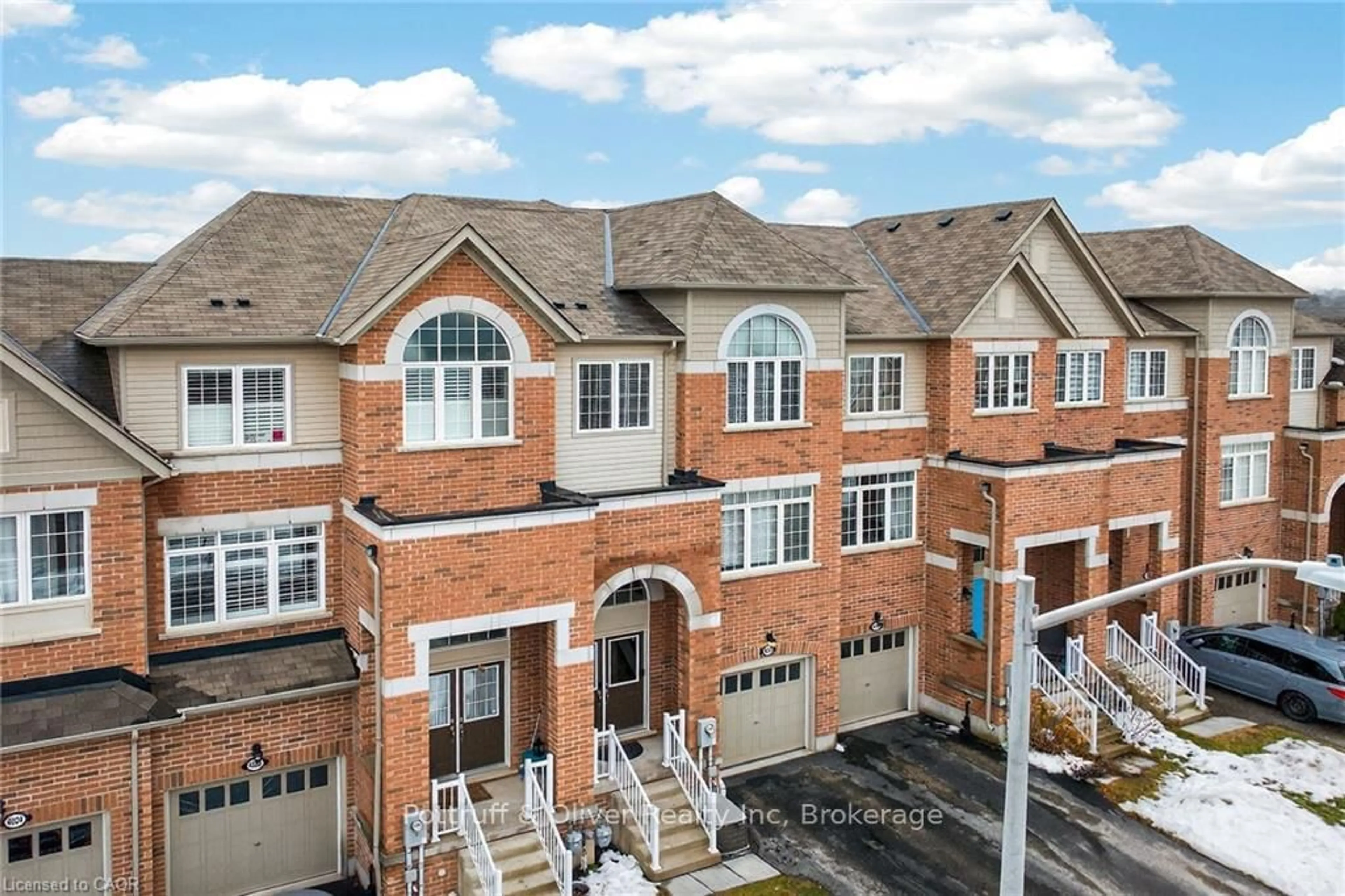 A pic from outside/outdoor area/front of a property/back of a property/a pic from drone, unknown for 4020 Fracchioni Dr, Lincoln Ontario L3J 0R8