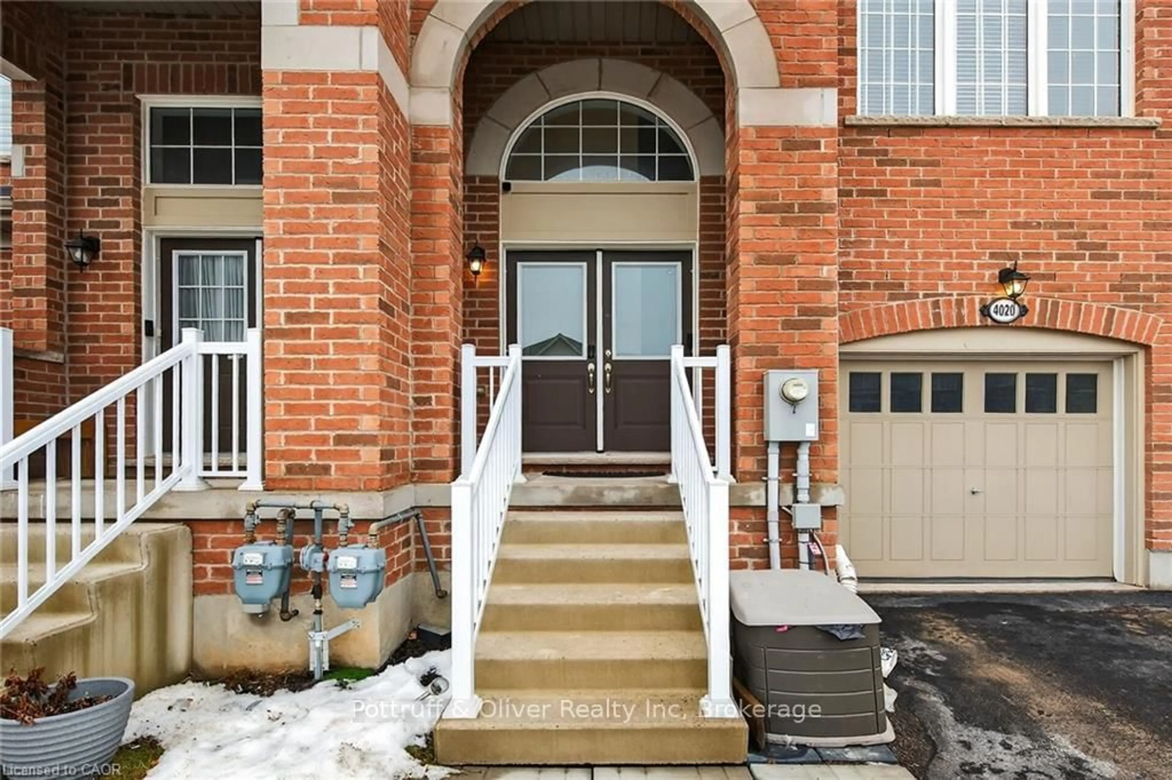 Indoor entryway for 4020 Fracchioni Dr, Lincoln Ontario L3J 0R8