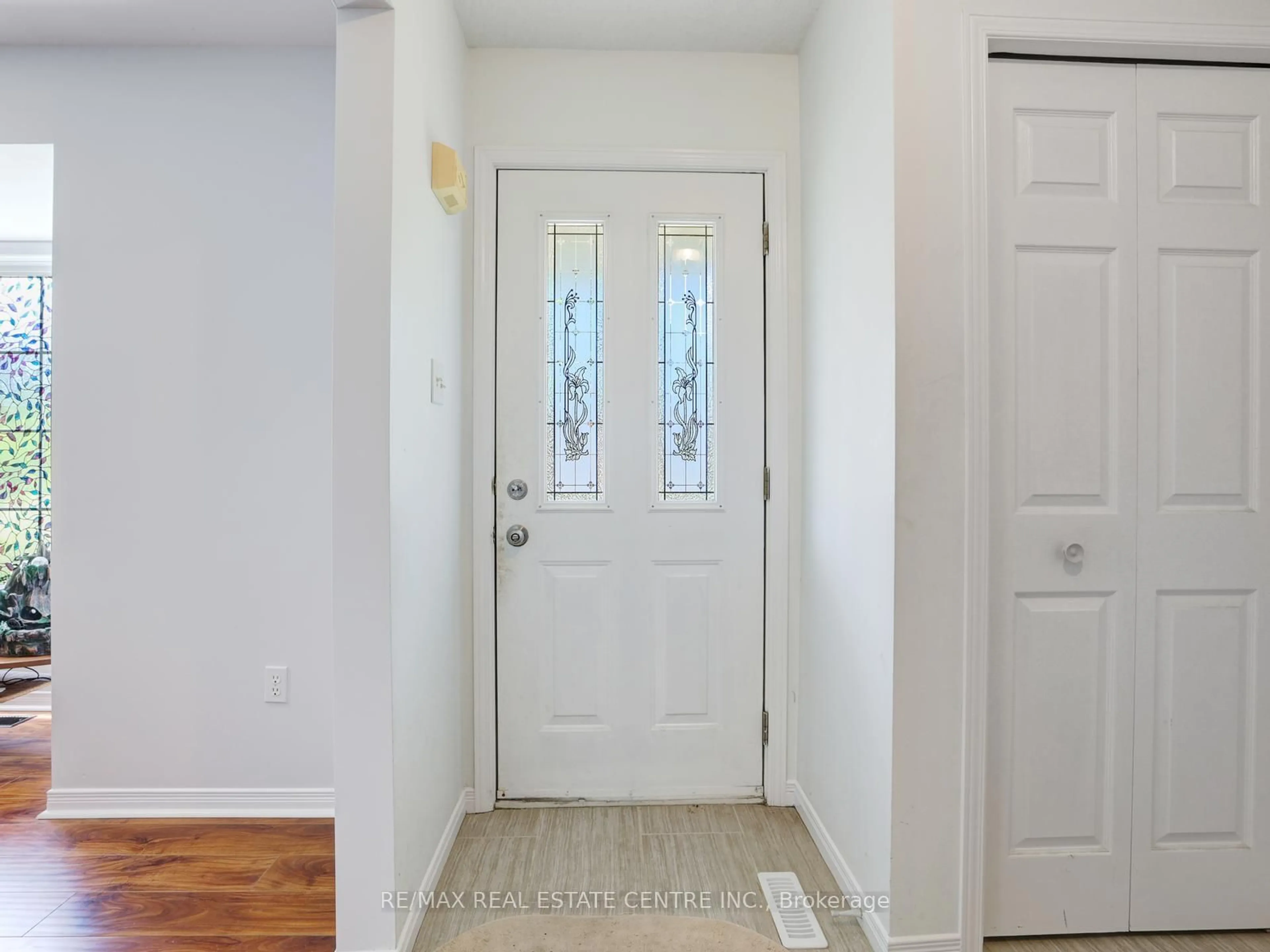 Indoor entryway for 235 Saginaw Pkwy #57, Cambridge Ontario N1T 1X4