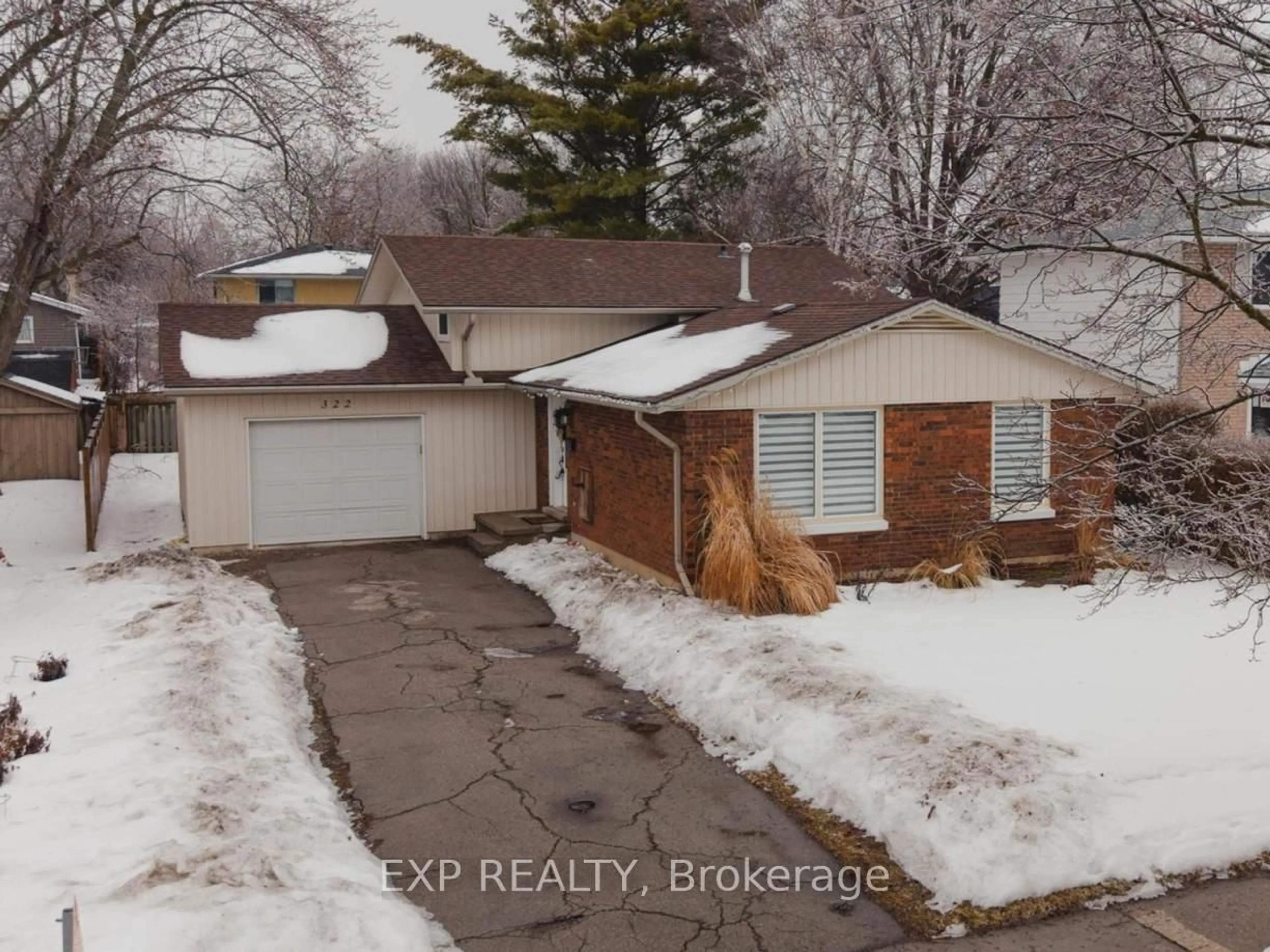 A pic from outside/outdoor area/front of a property/back of a property/a pic from drone, street for 322 Sandowne Dr, Waterloo Ontario N2K 1V8