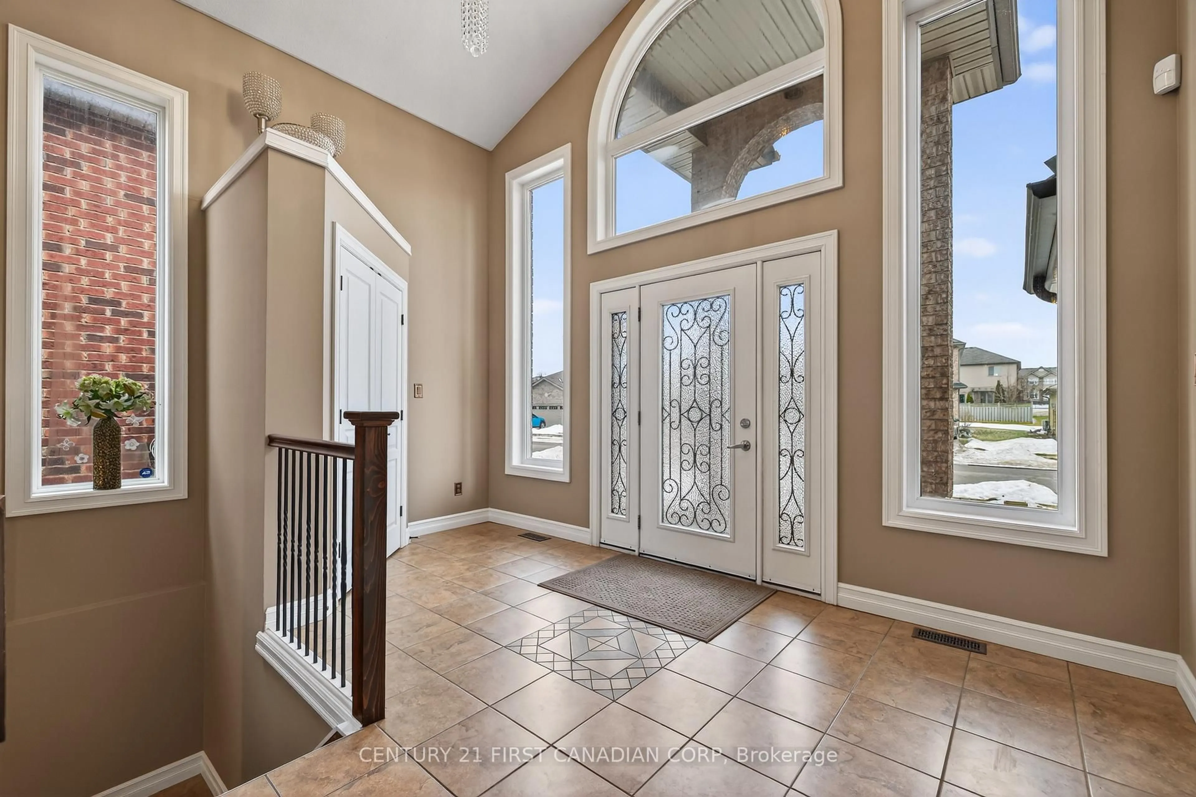 Indoor entryway for 167 Tanoak Dr, London North Ontario N6G 5A1