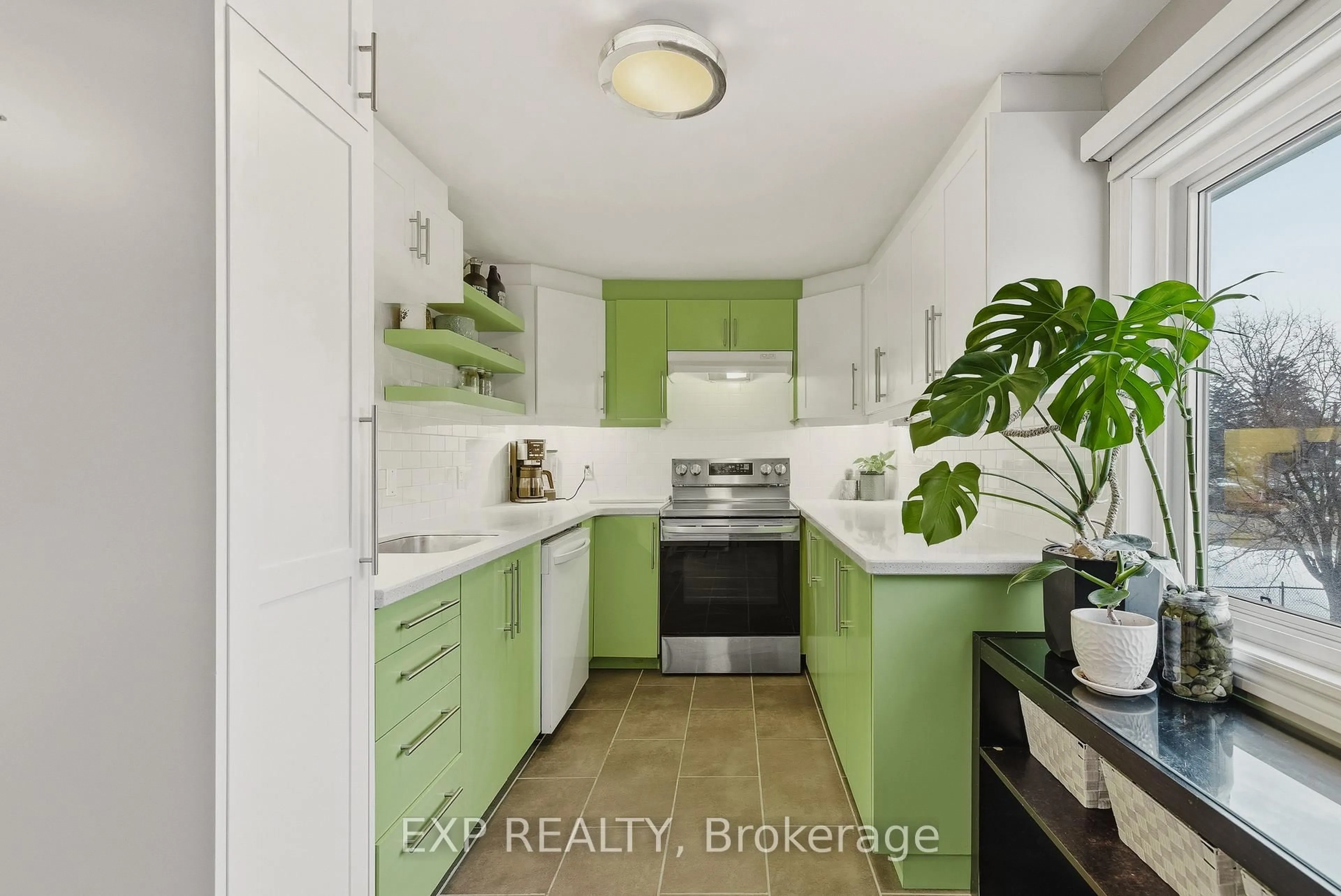 Standard kitchen, ceramic/tile floor for 1085 Queens Blvd #6, Kitchener Ontario N2M 1B9