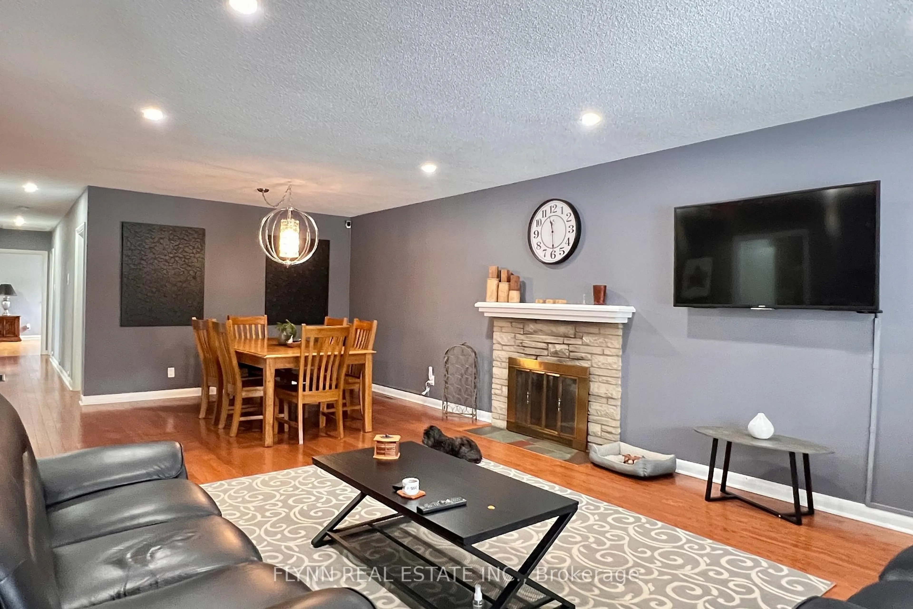 Living room with furniture, unknown for 3560 RAPIDS VIEW Dr, Niagara Falls Ontario L2G 6C4