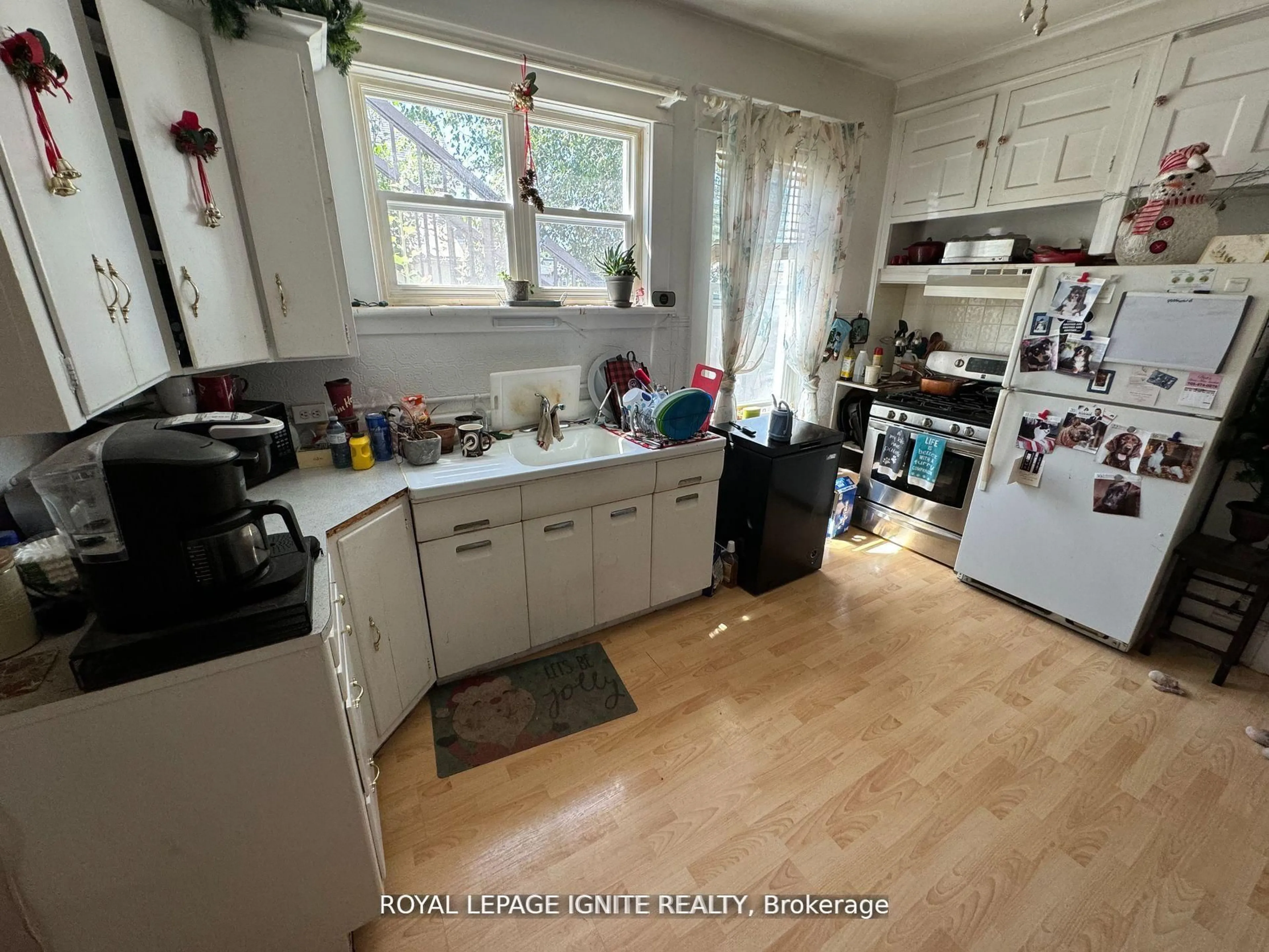 Standard kitchen, unknown for 403 Mackay St, Pembroke Ontario K8A 1E3