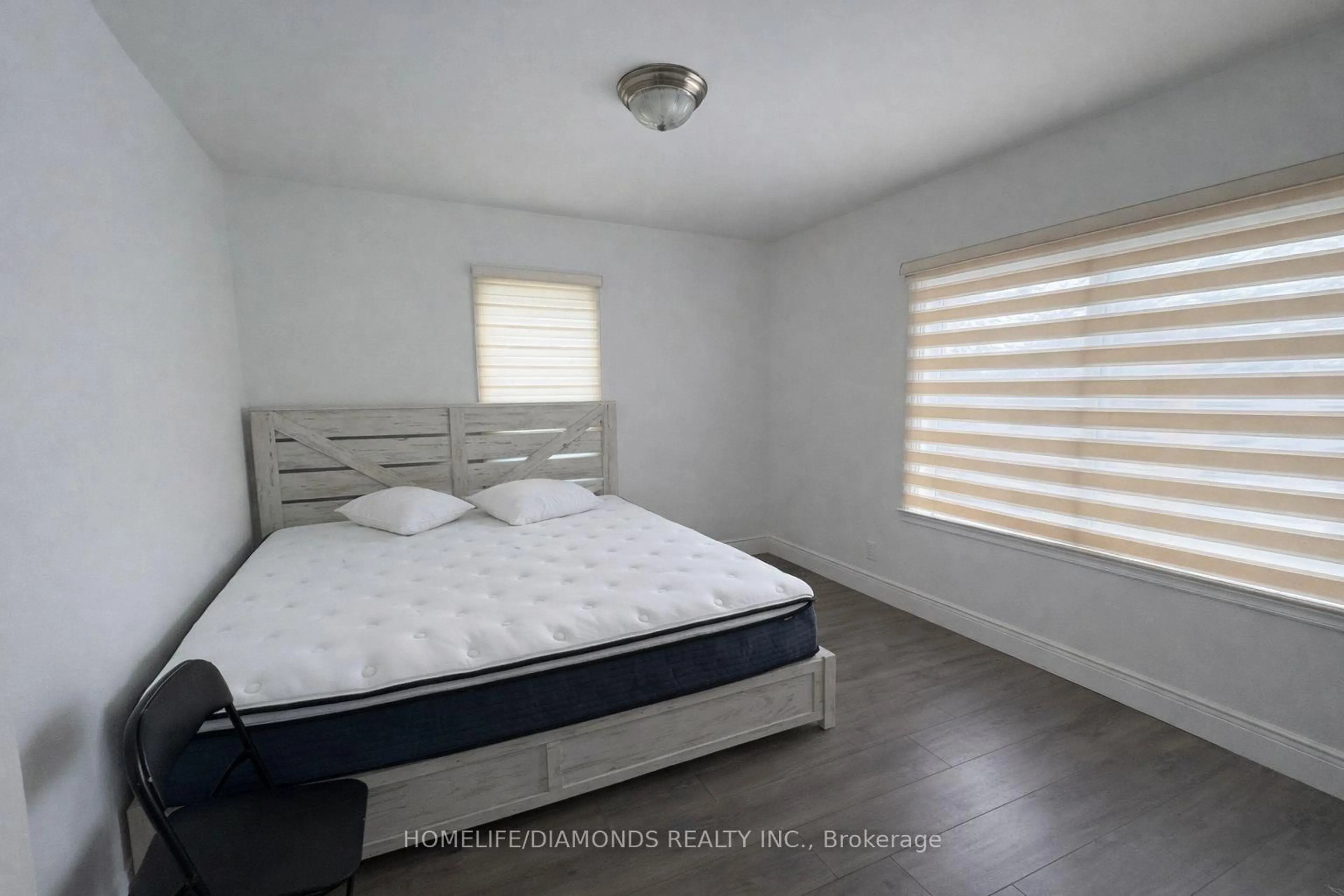 Bedroom with bed, unknown for 207 Thorold Rd, Welland Ontario L3C 3V9