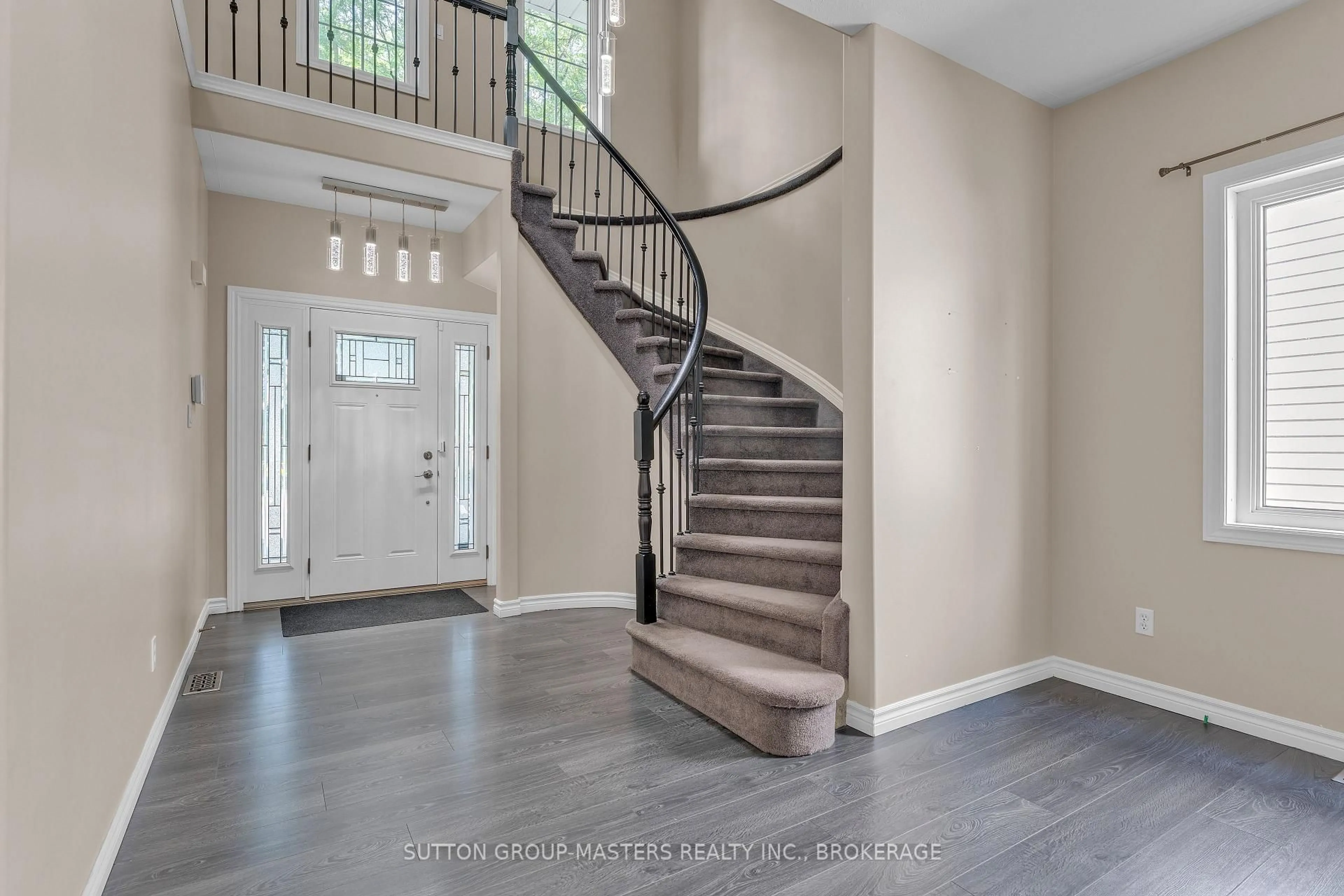 Indoor entryway for 384 Emerald St, Kingston Ontario K7P 3E1