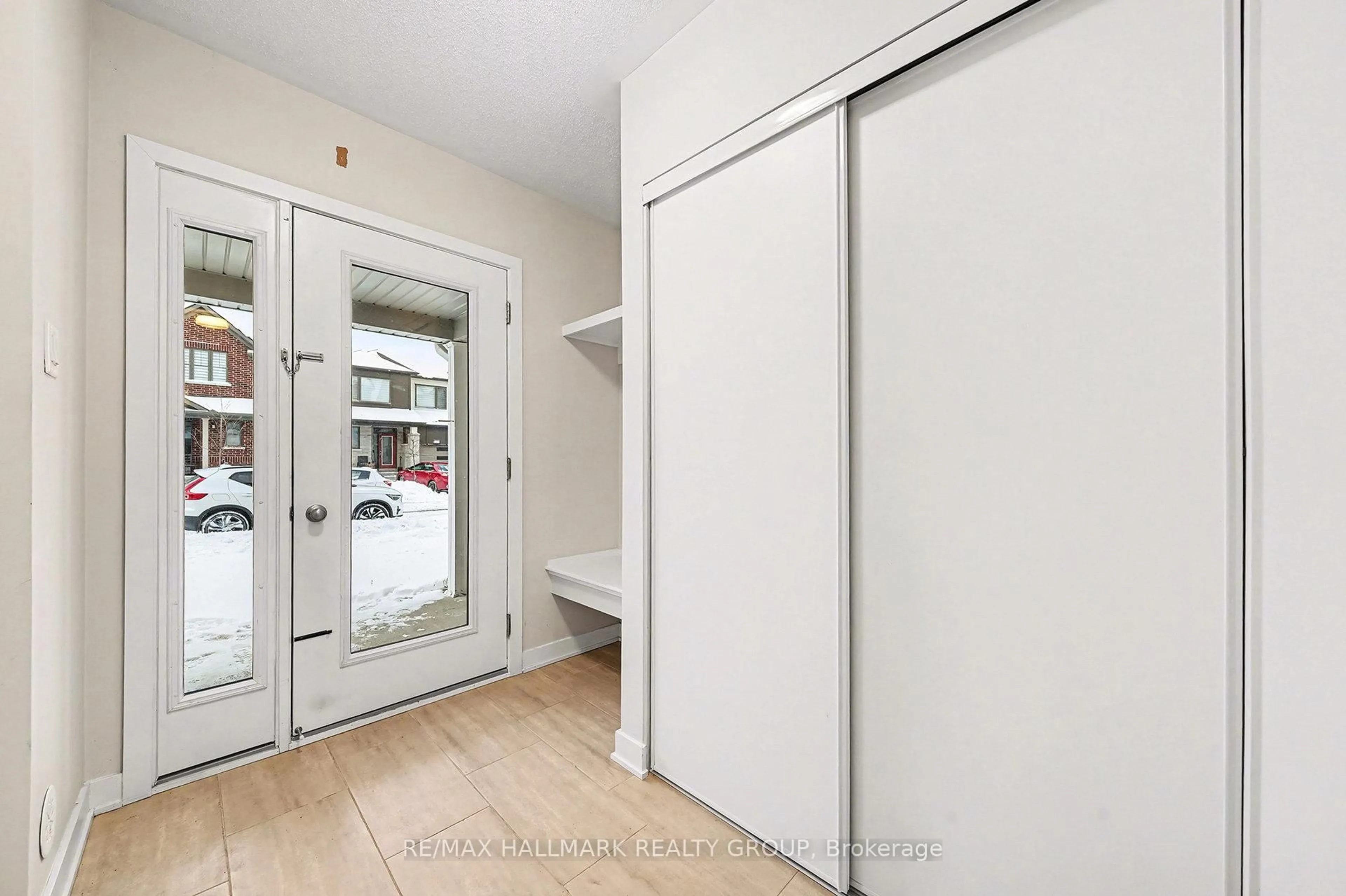 Indoor entryway for 2426 Watercolours Way, Ottawa Ontario K2J 7A9