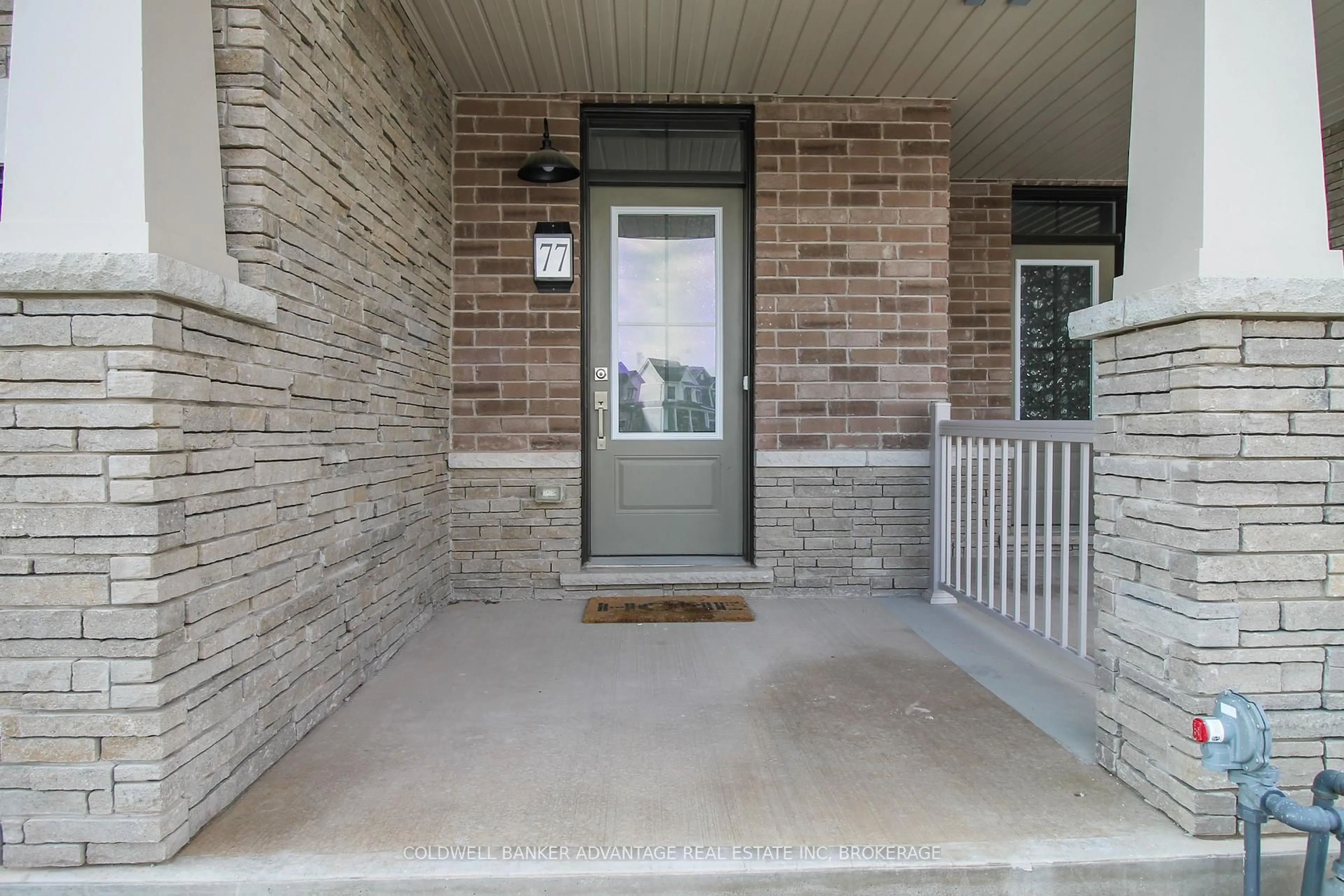 Indoor entryway for 77 Keelson St, Welland Ontario L3B 0M4