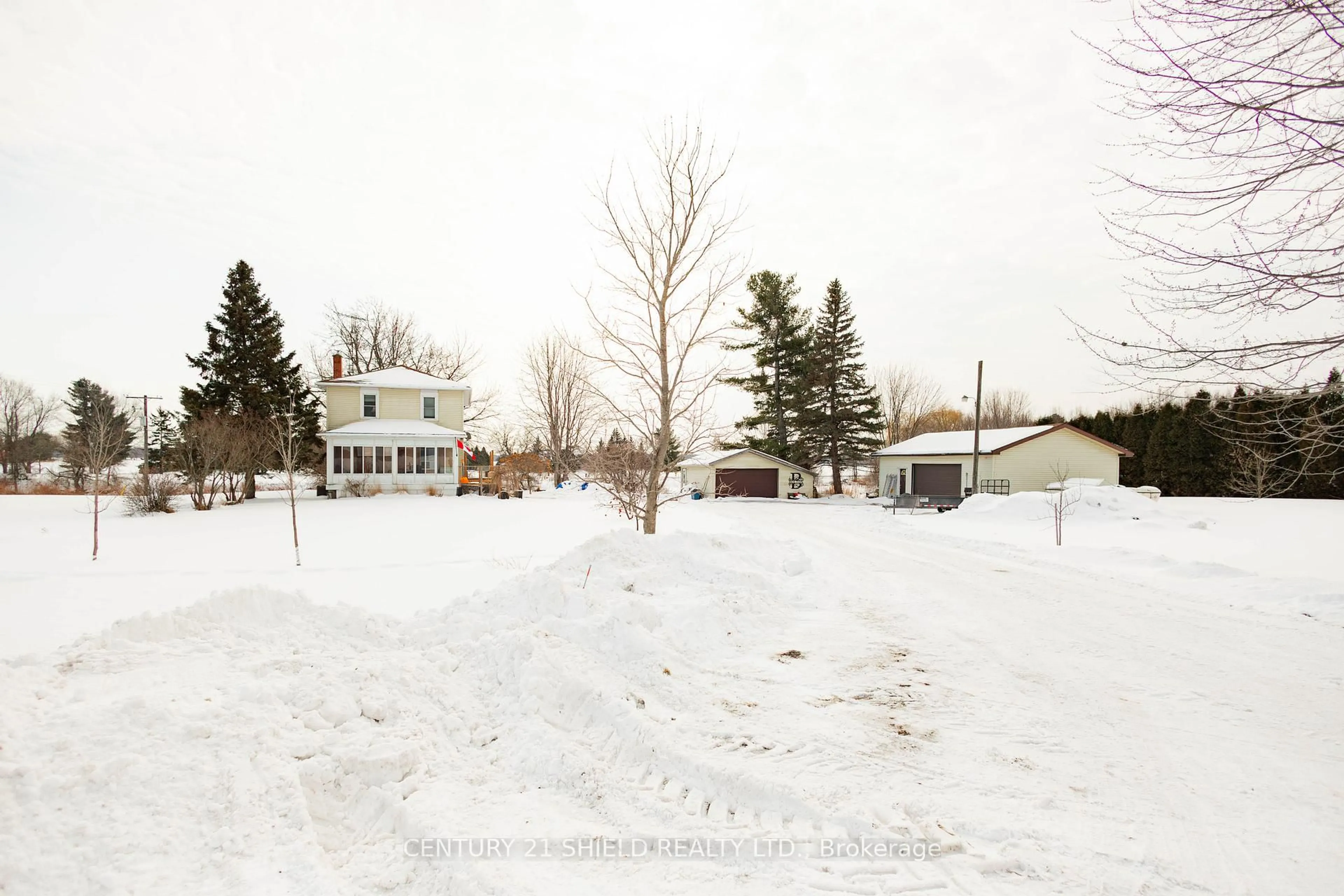 A pic from outside/outdoor area/front of a property/back of a property/a pic from drone, street for 19864 County Rd 17 Rd, South Glengarry Ontario K0C 2J0