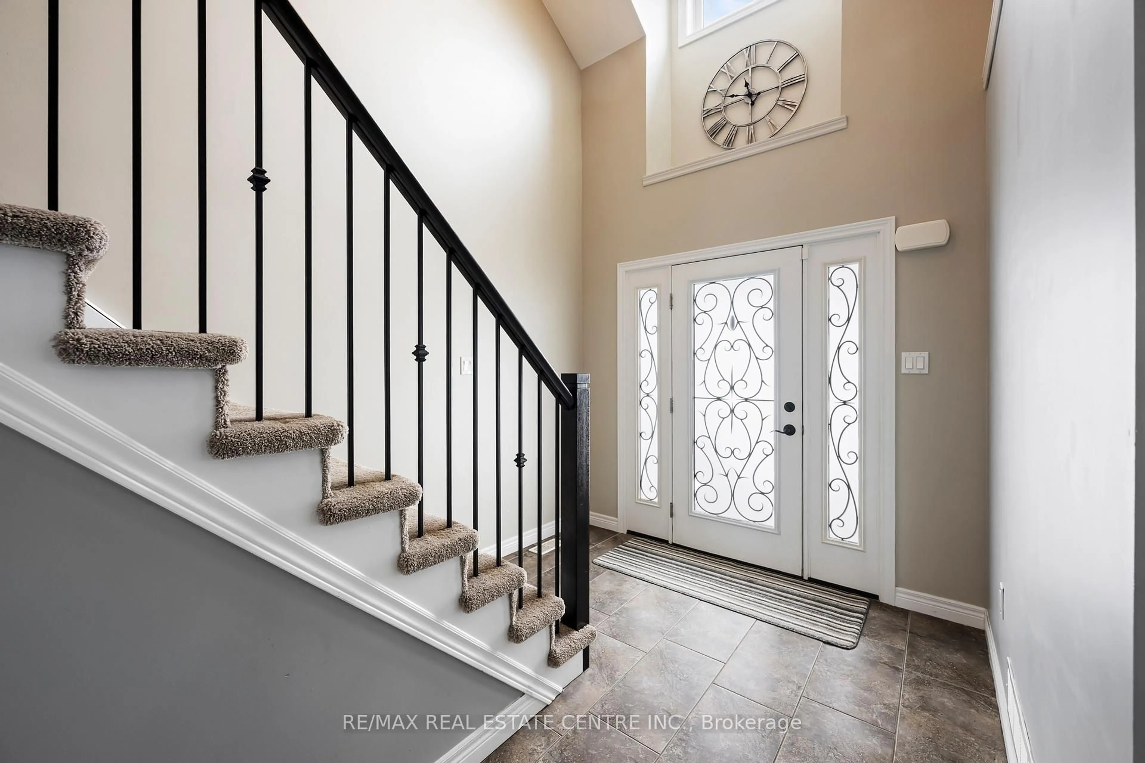 Indoor entryway for 123 Taylor Dr, East Luther Grand Valley Ontario L9W 6P2