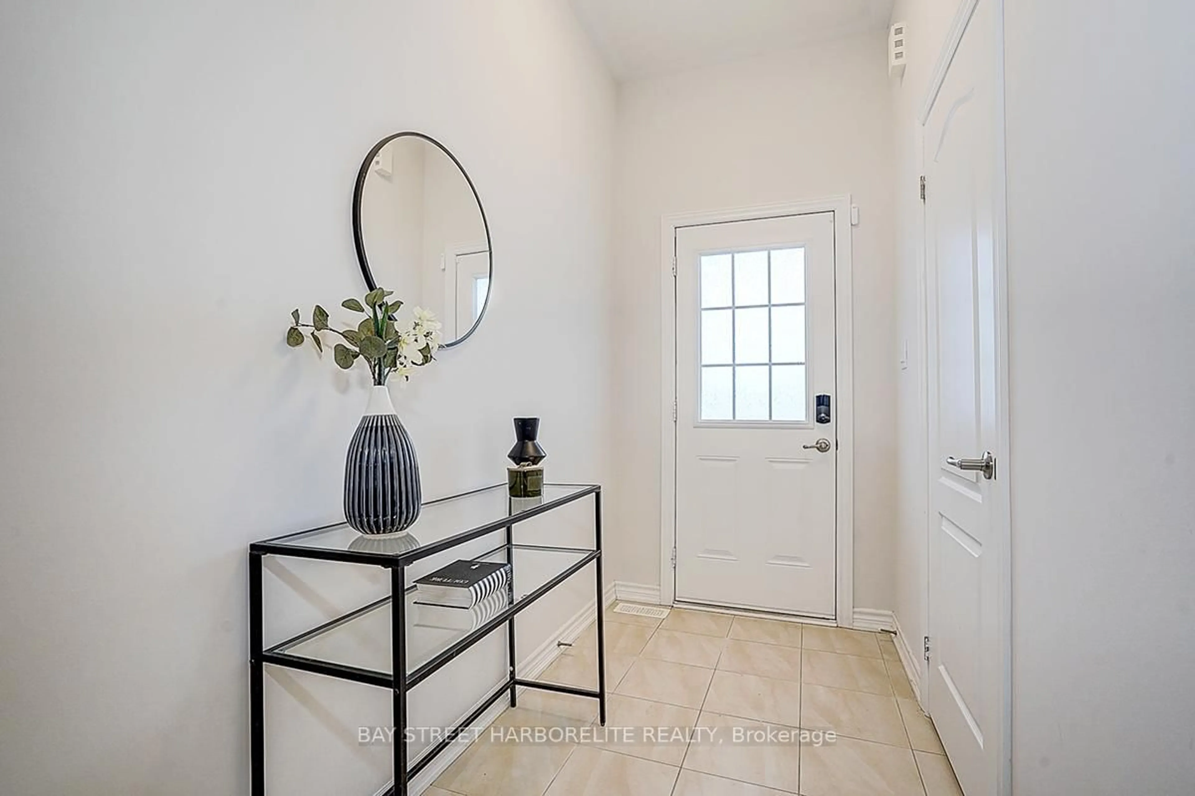 Indoor entryway for 126 Mosaic Dr, Hamilton Ontario L8B 1W4