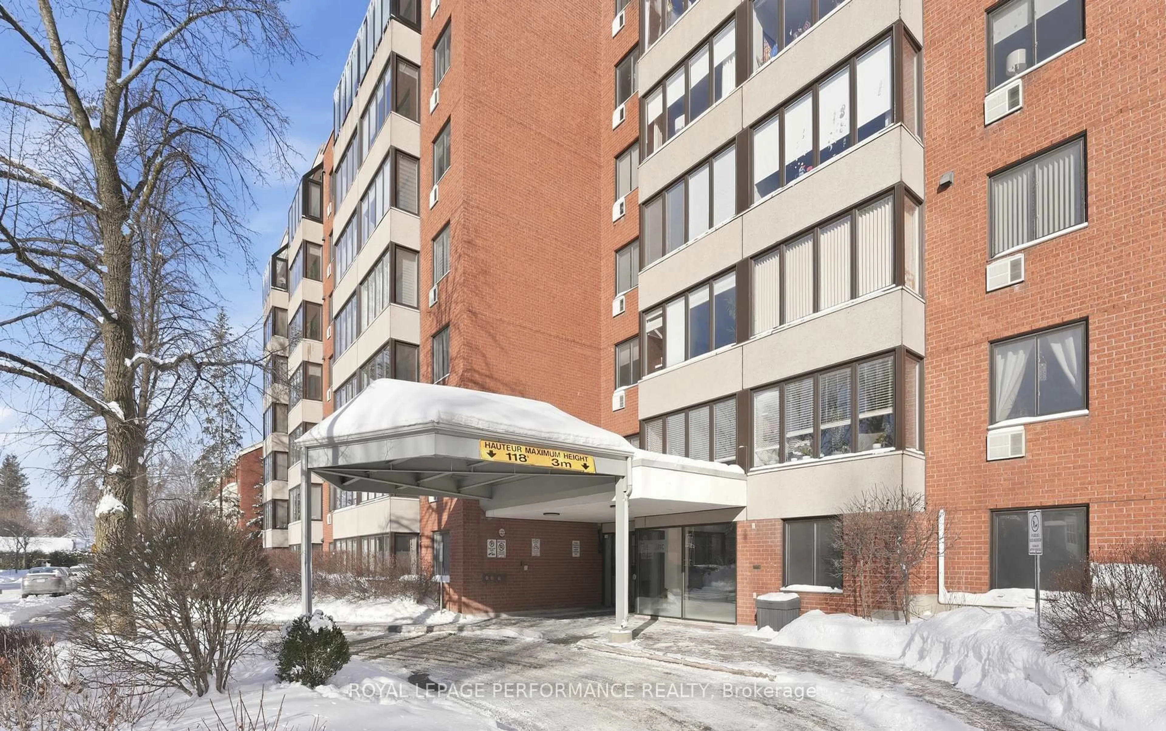 Indoor foyer for 225 Alvin Rd #412, Ottawa Ontario K1L 4H6