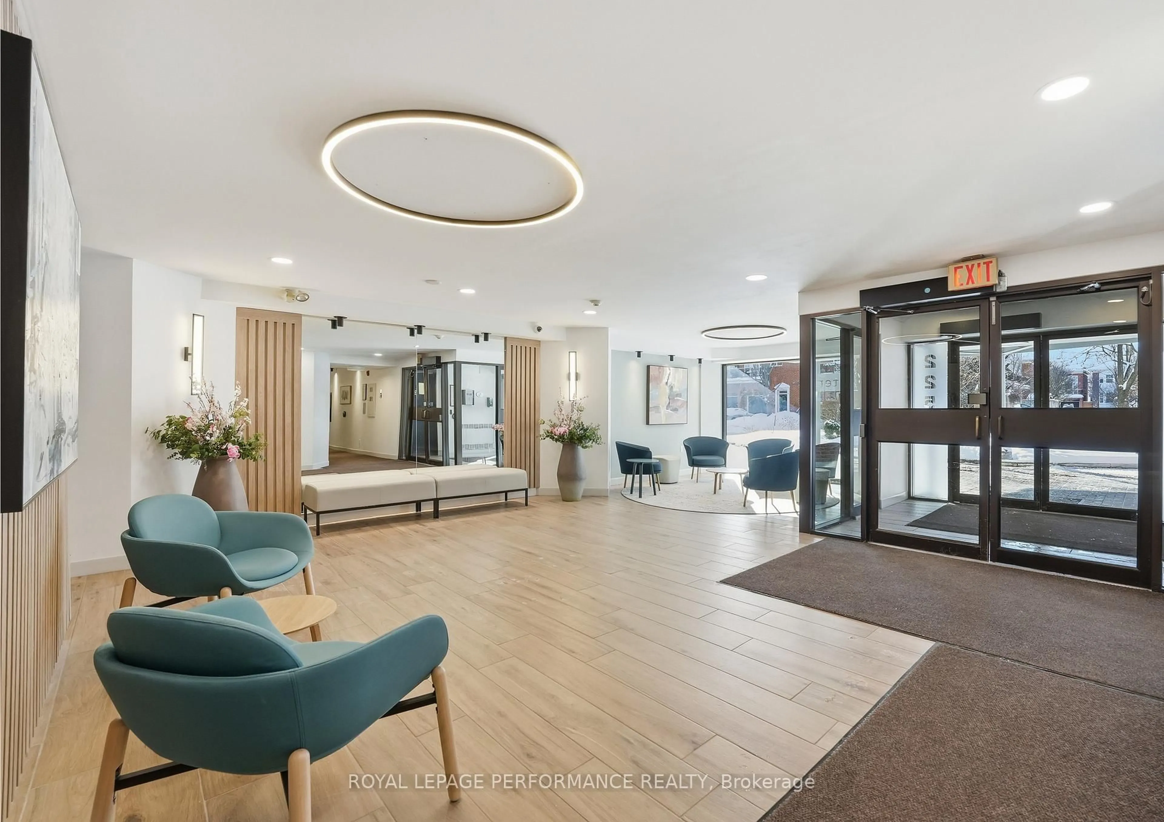 Indoor foyer for 225 Alvin Rd #412, Ottawa Ontario K1L 4H6
