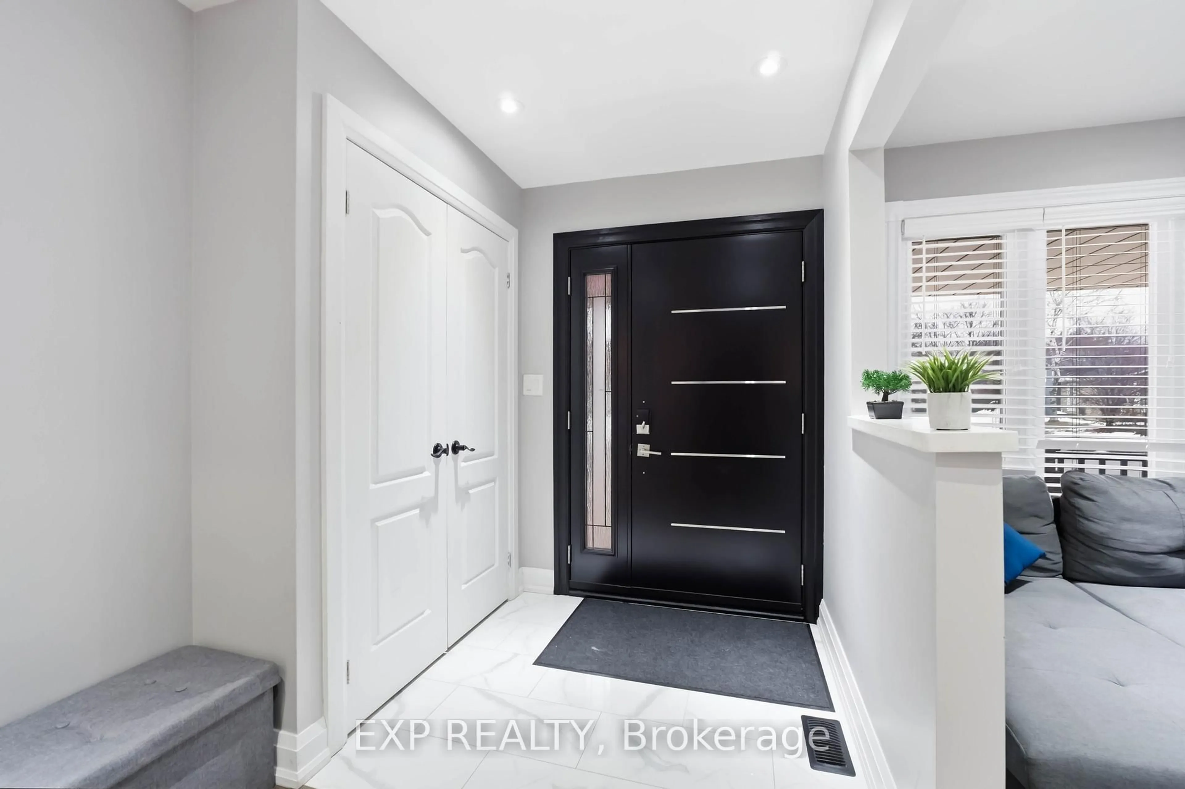Indoor entryway for 41 Keefer Rd, Thorold Ontario L2V 4W5