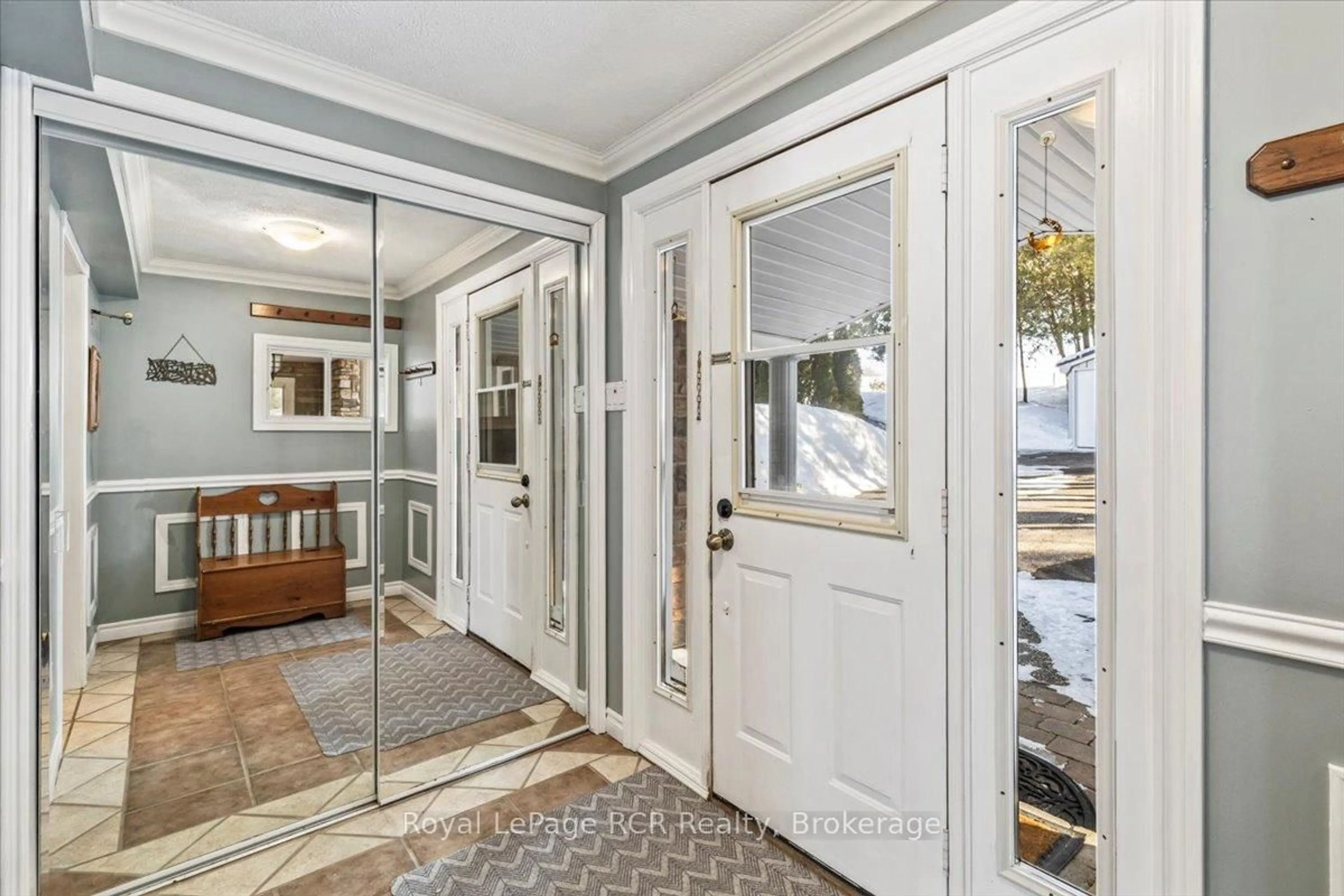 Indoor entryway for 119 Kingston Dr, West Grey Ontario N0G 1S0