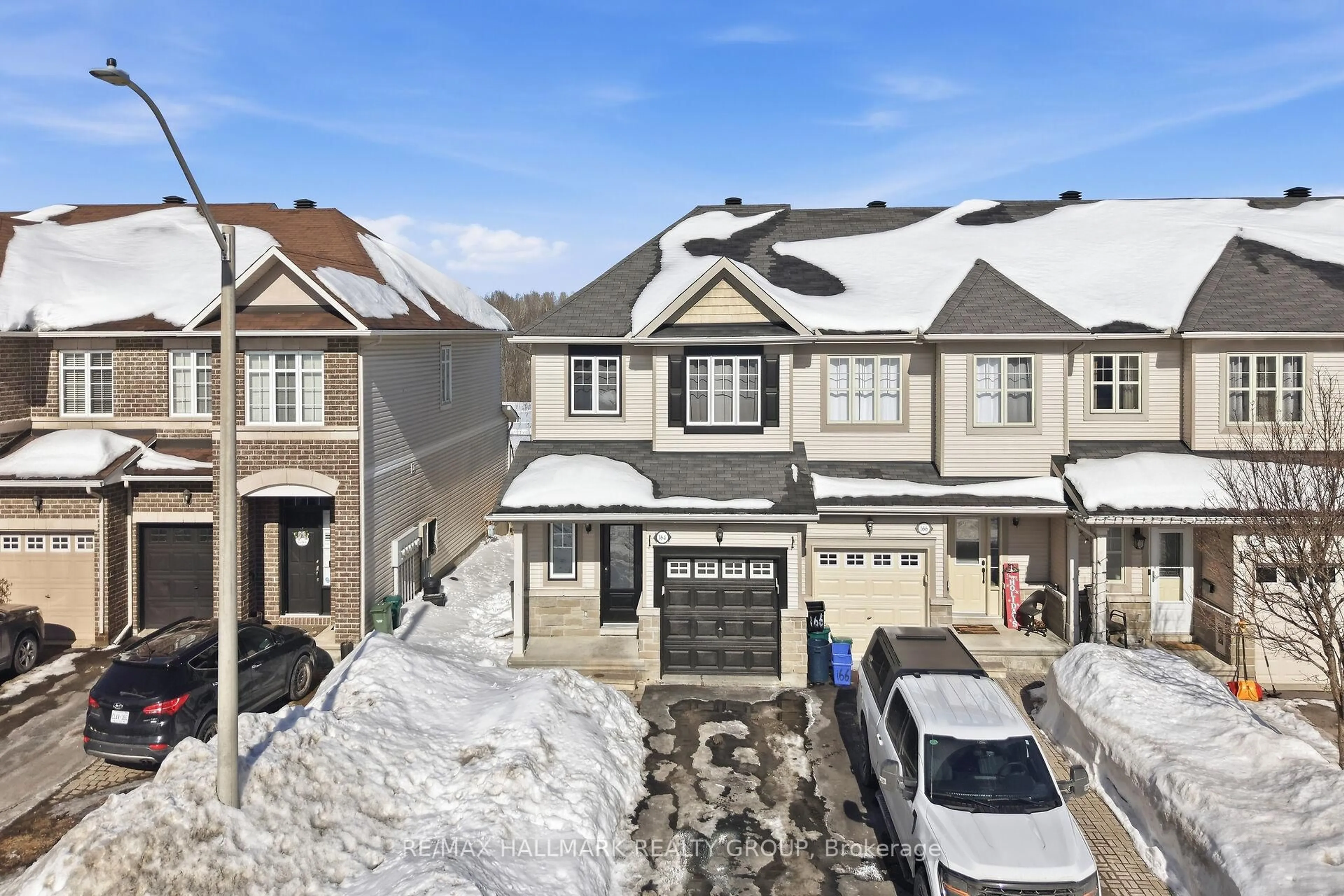 A pic from outside/outdoor area/front of a property/back of a property/a pic from drone, street for 164 Trail Side Circ, Ottawa Ontario K4A 5B3