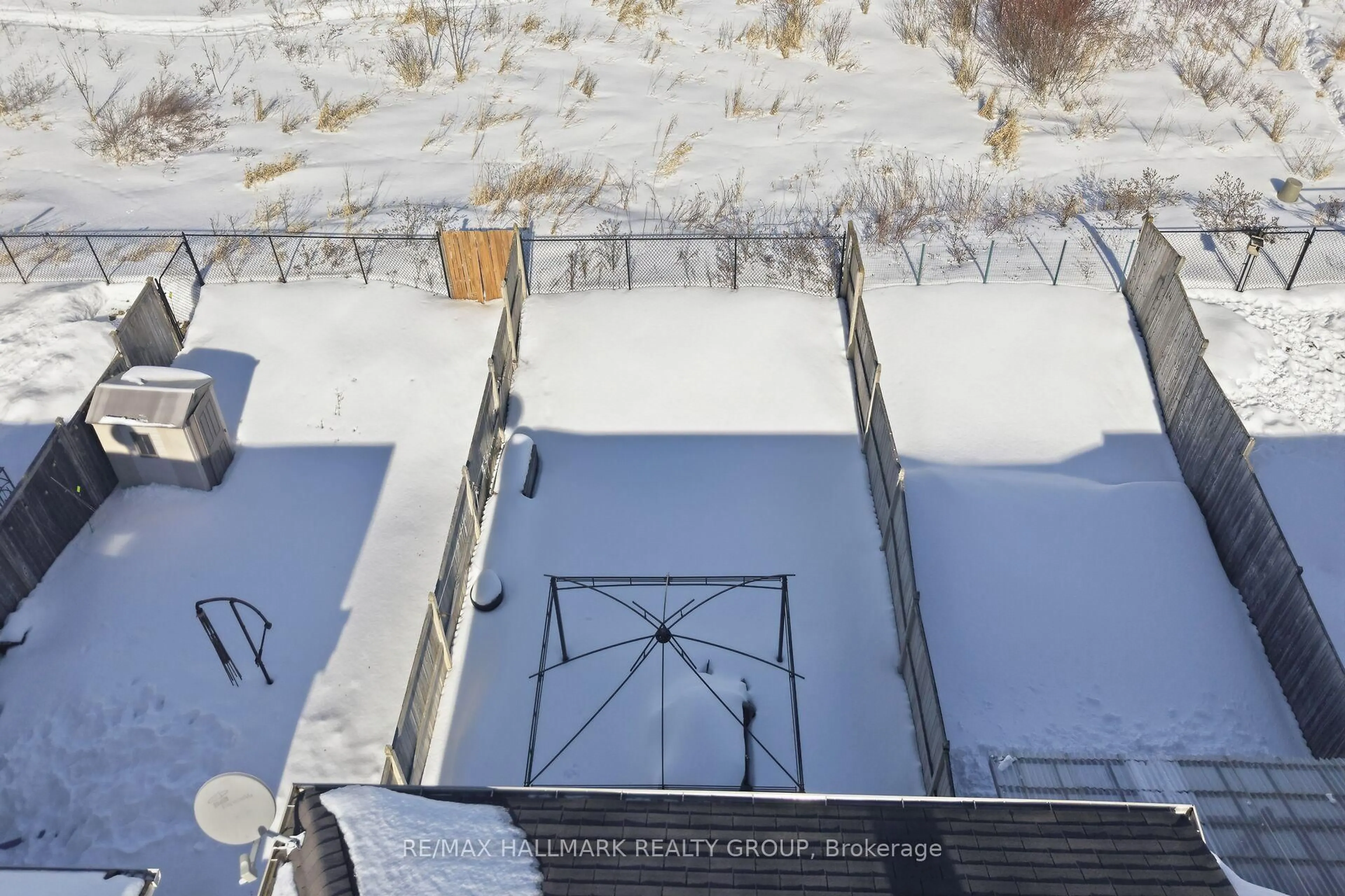 A pic from outside/outdoor area/front of a property/back of a property/a pic from drone, building for 164 Trail Side Circ, Ottawa Ontario K4A 5B3