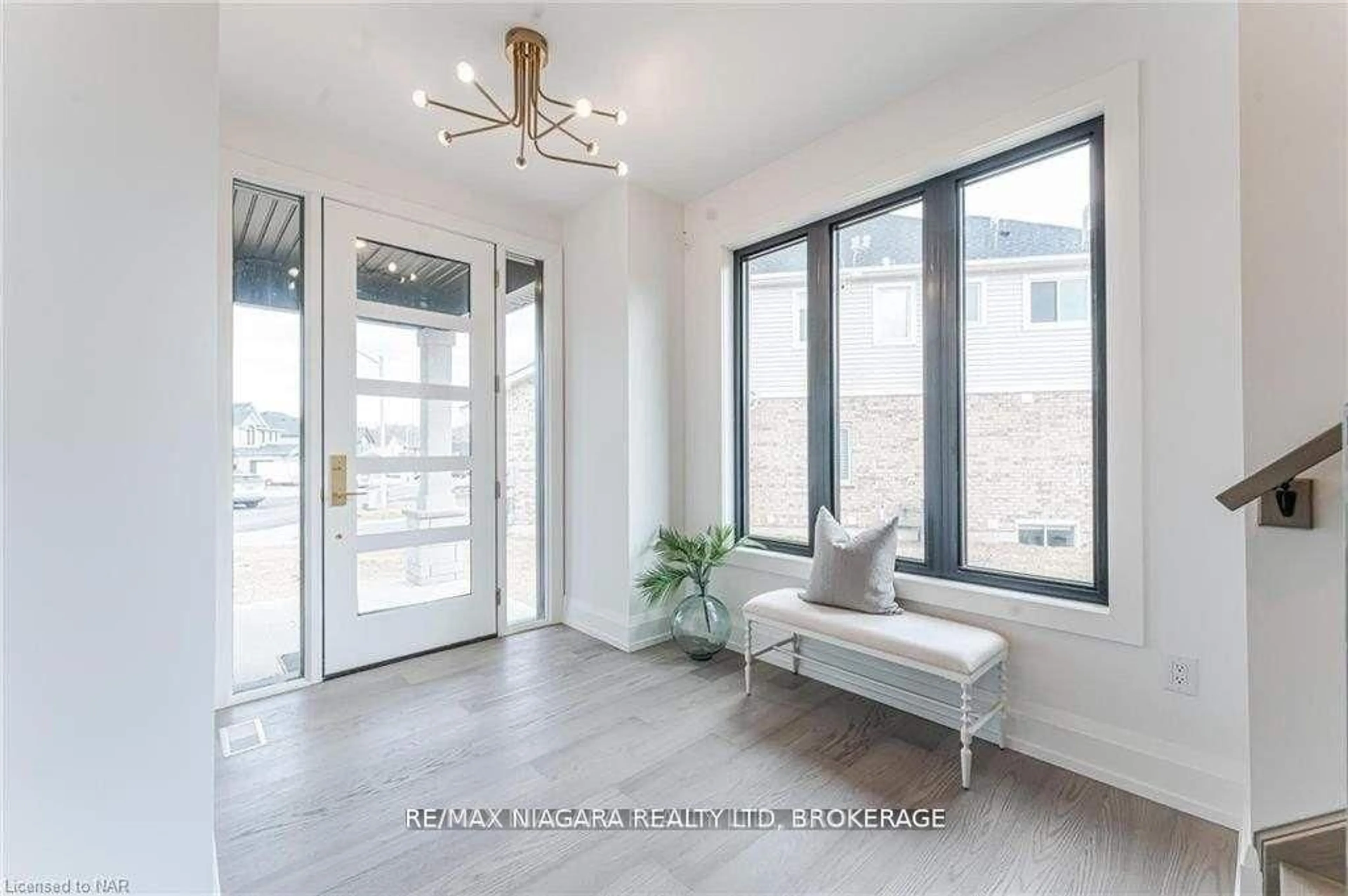 Indoor entryway for 2782 Canadiana Crt, Fort Erie Ontario L0S 1S0