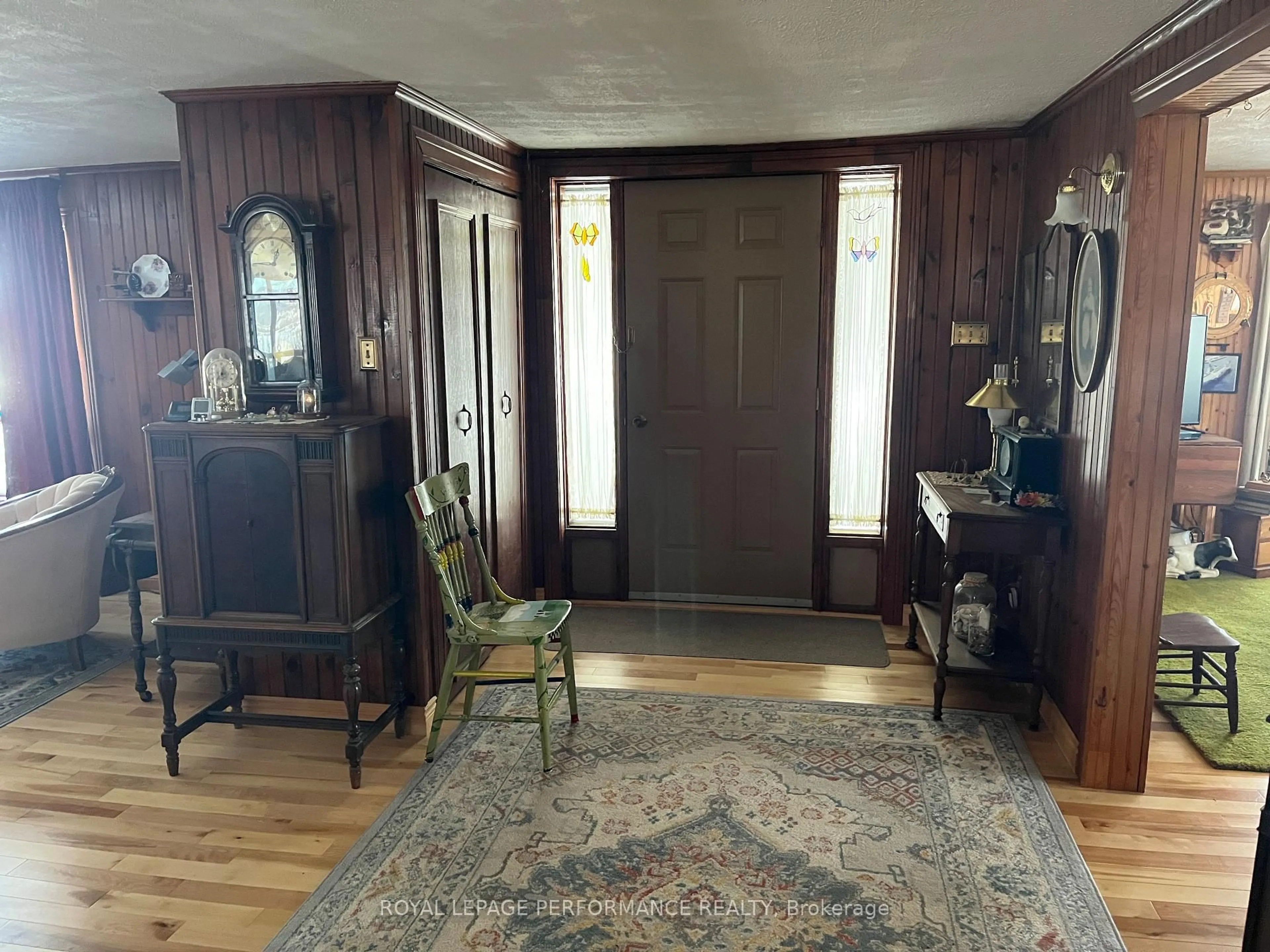 Indoor entryway for 2110 Ste Anne Rd, Champlain Ontario K0B 1K0