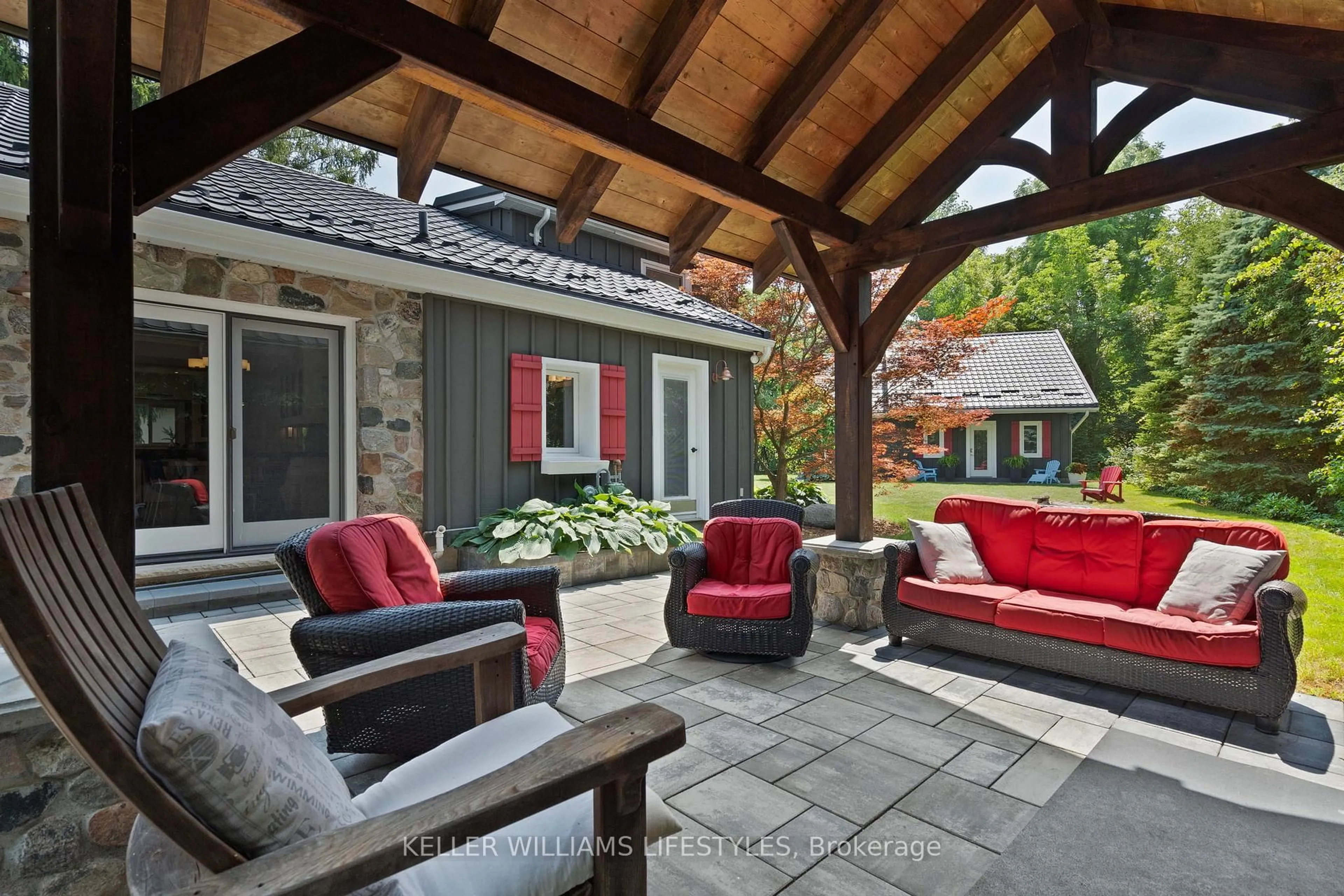 Patio, street for 515 Jarvis St, London South Ontario N6K 1X3