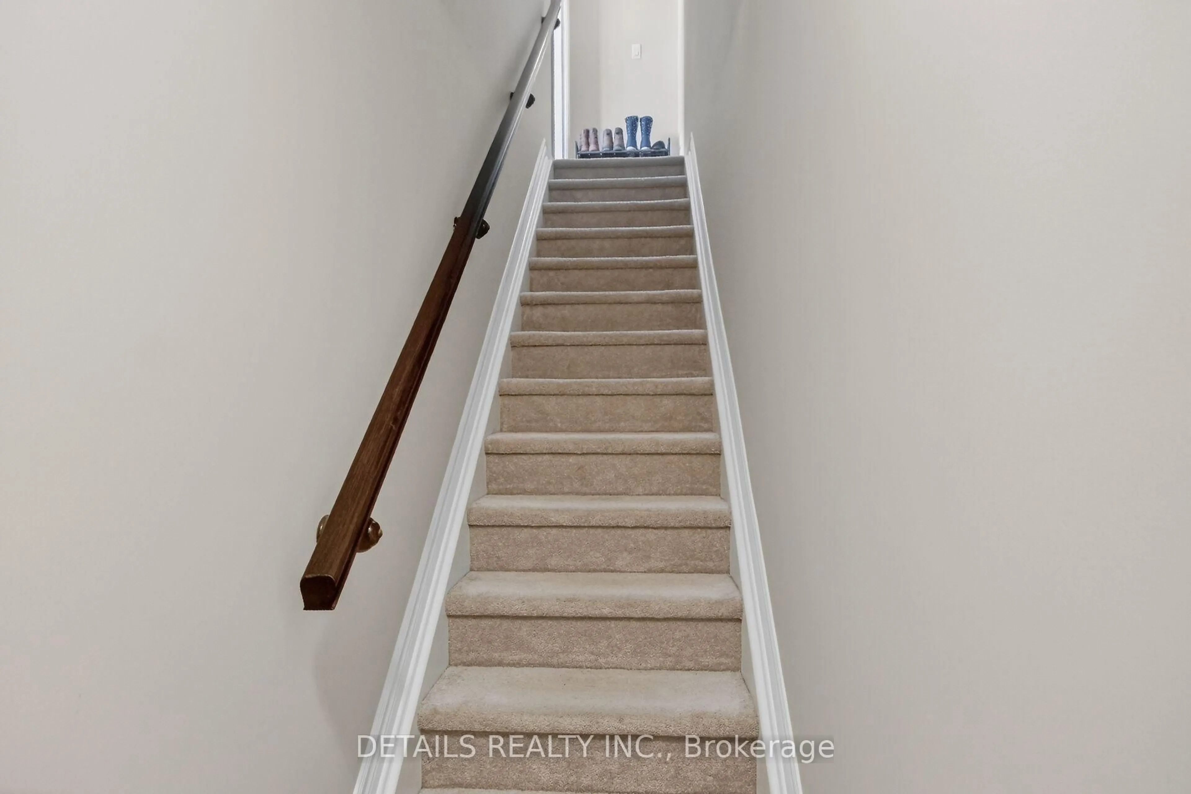 Stairs for 633C Chapman Mills Dr, Ottawa Ontario K2J 5T1