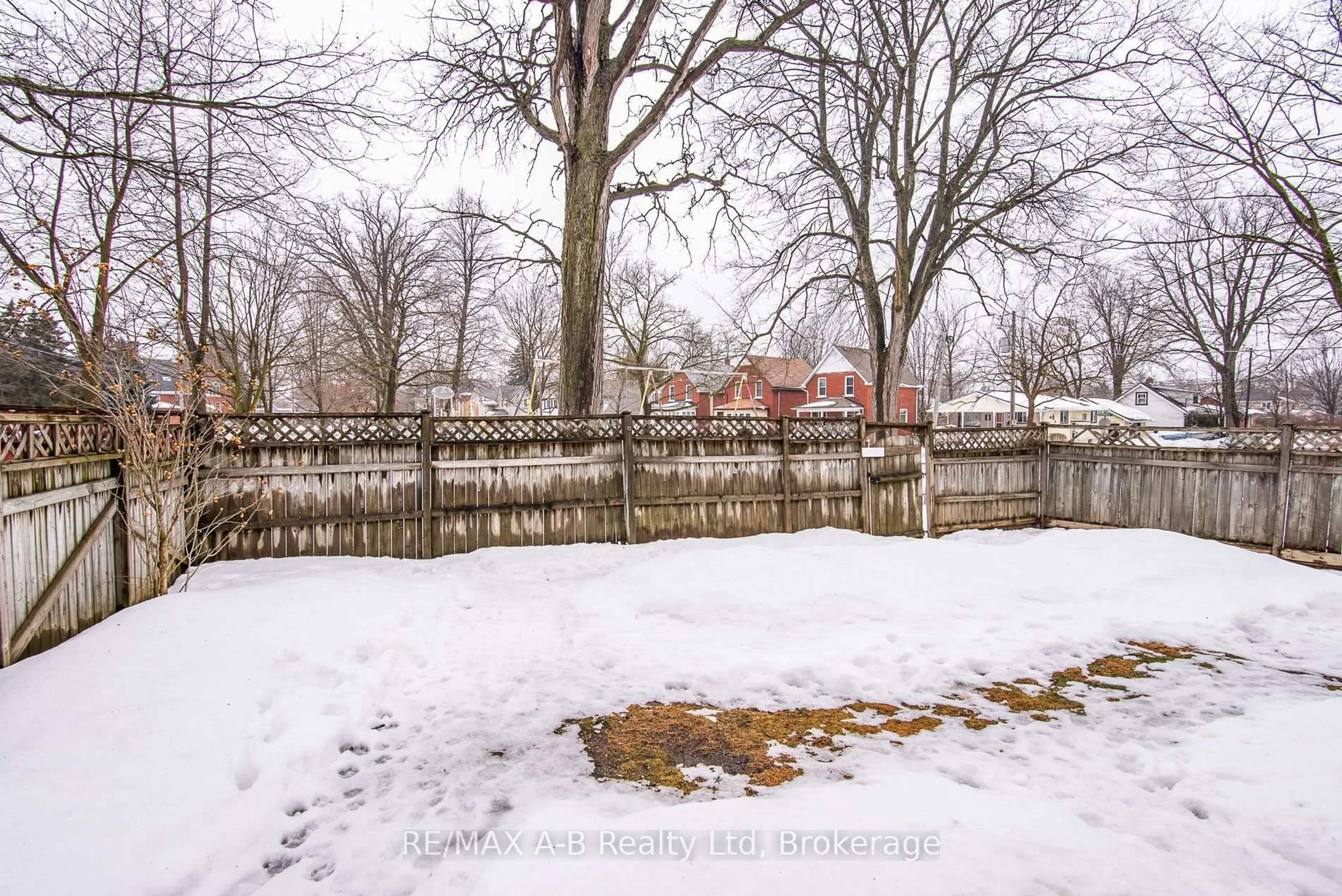 Blurry image for 56 West Gore St, Stratford Ontario N5A 1J8