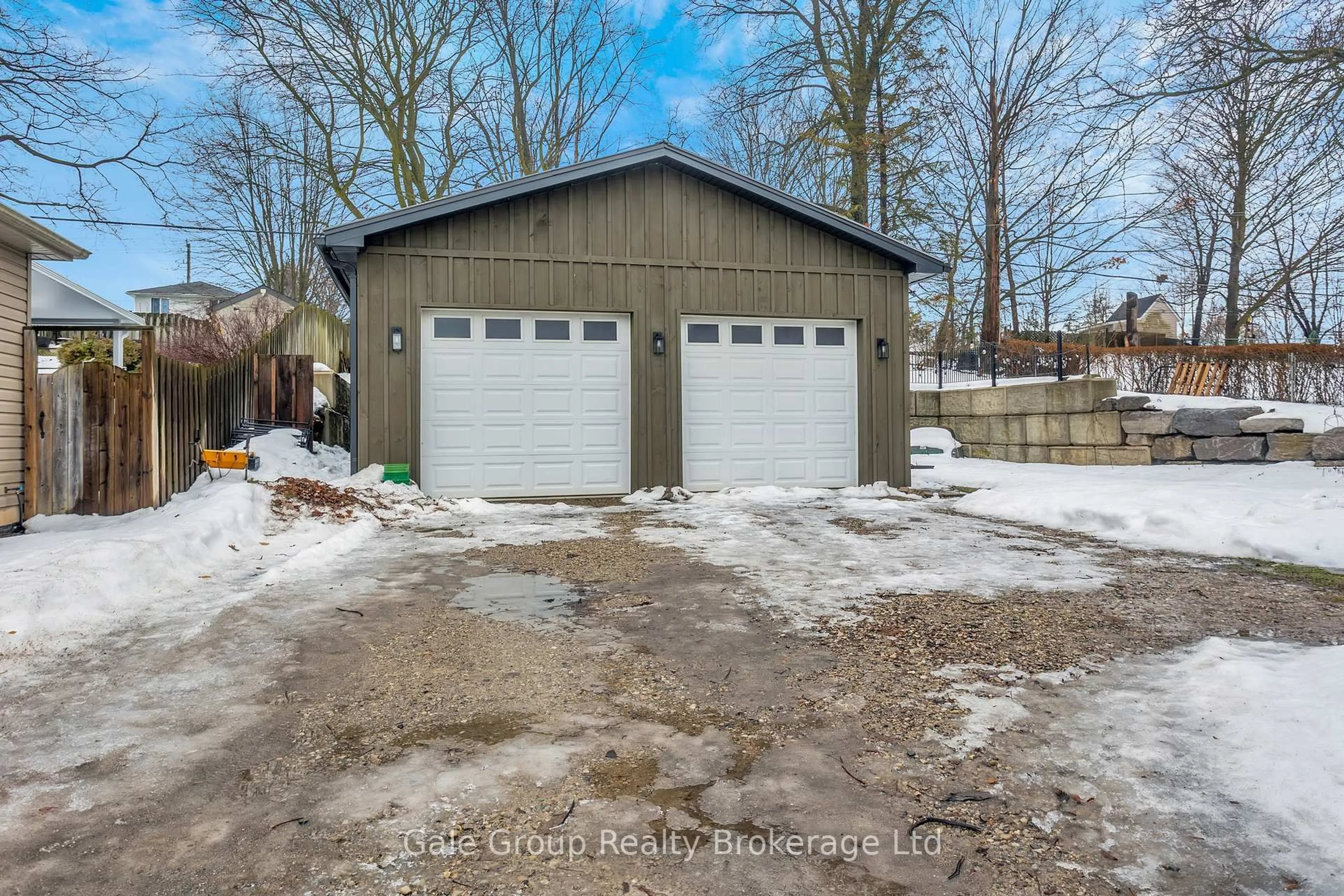 Indoor garage for 316 Bruce St, Woodstock Ontario N4S 2G4