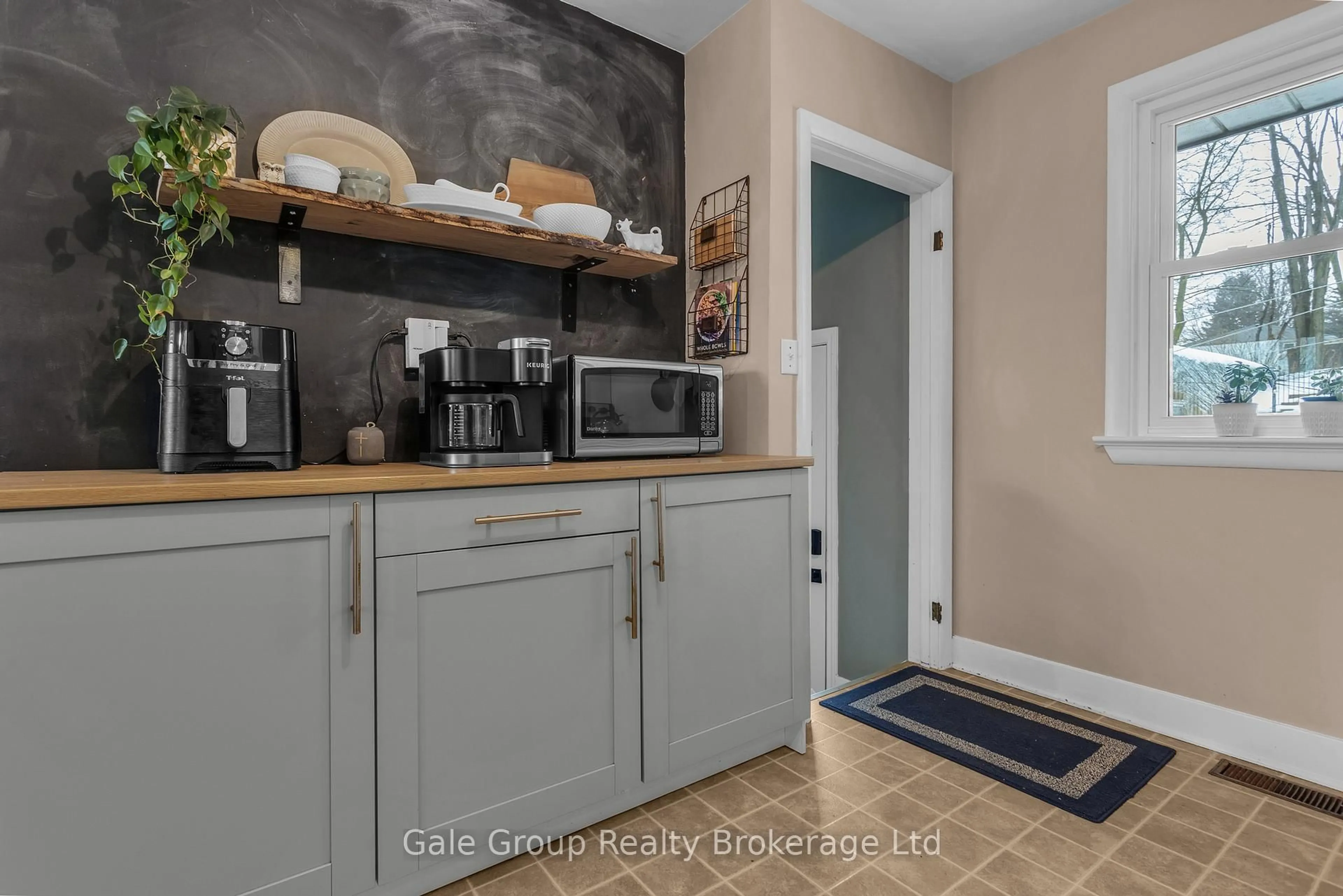 Open concept kitchen, unknown for 316 Bruce St, Woodstock Ontario N4S 2G4