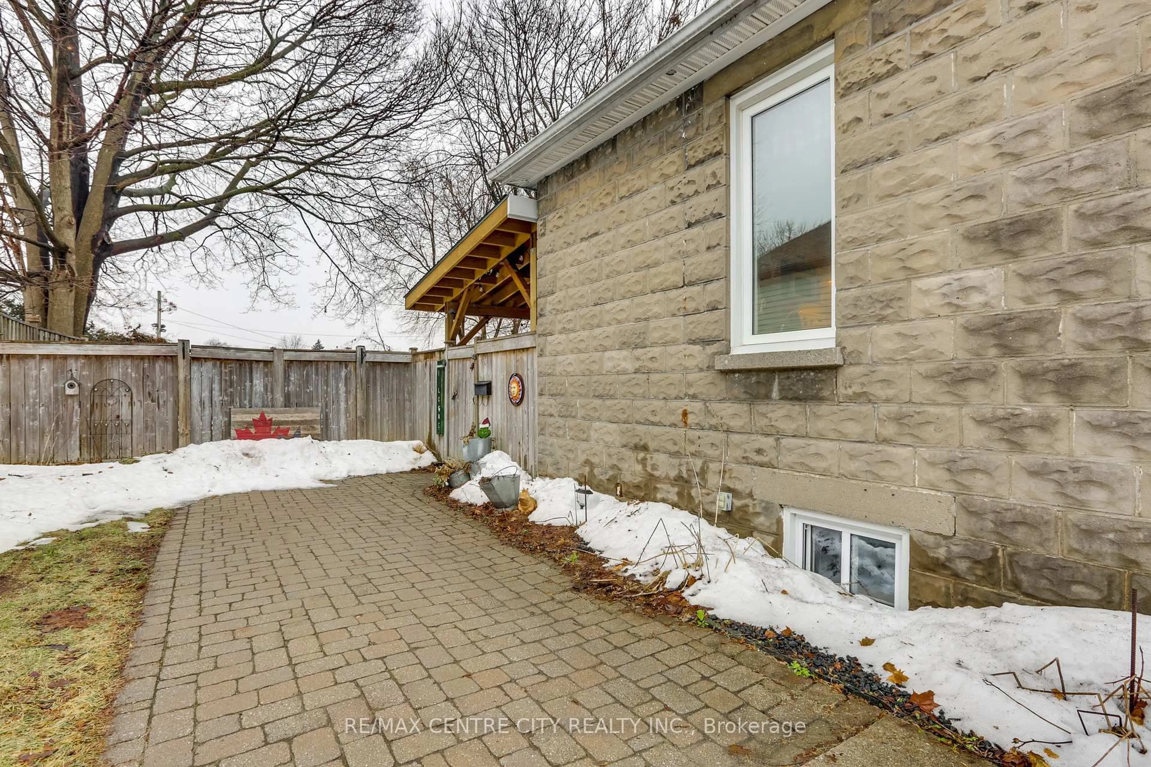 Patio, street for 430 Kathleen Ave, London East Ontario N5W 4Y9