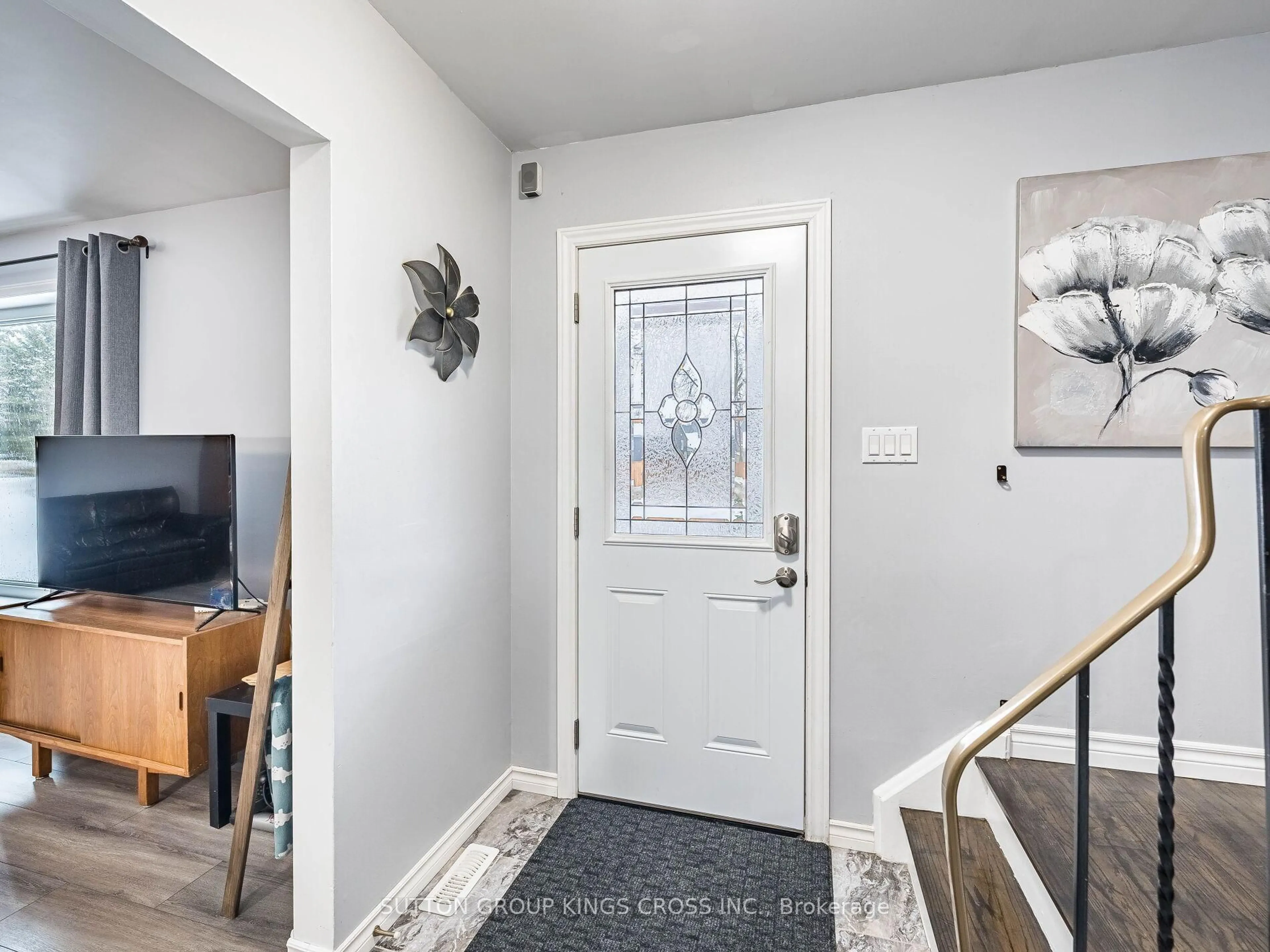 Indoor entryway for 11 Bellefield Cres, Wellington North Ontario N0G 1A0