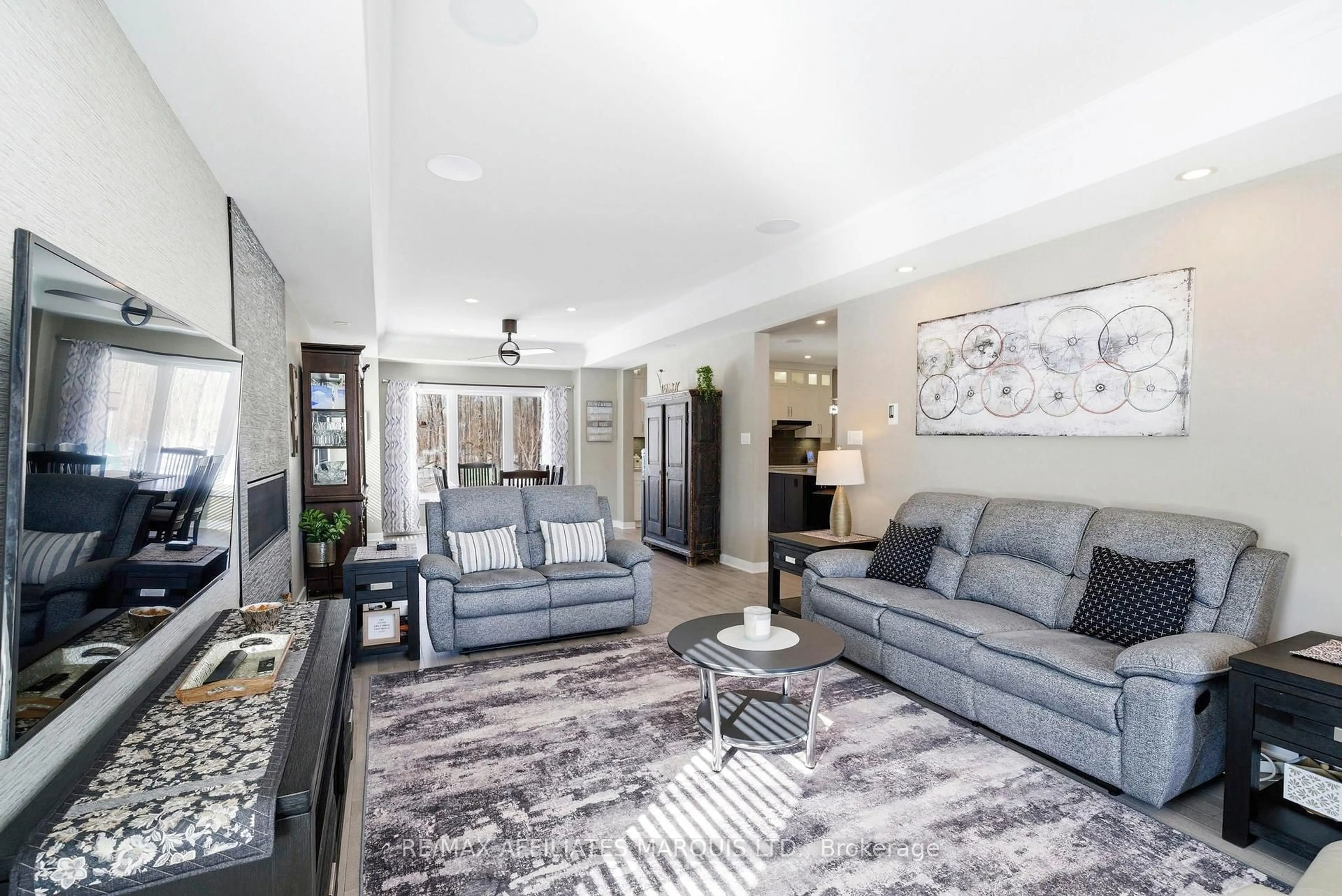 Living room with furniture, unknown for 6625 Sutherland Ave, South Glengarry Ontario K6H 7J3