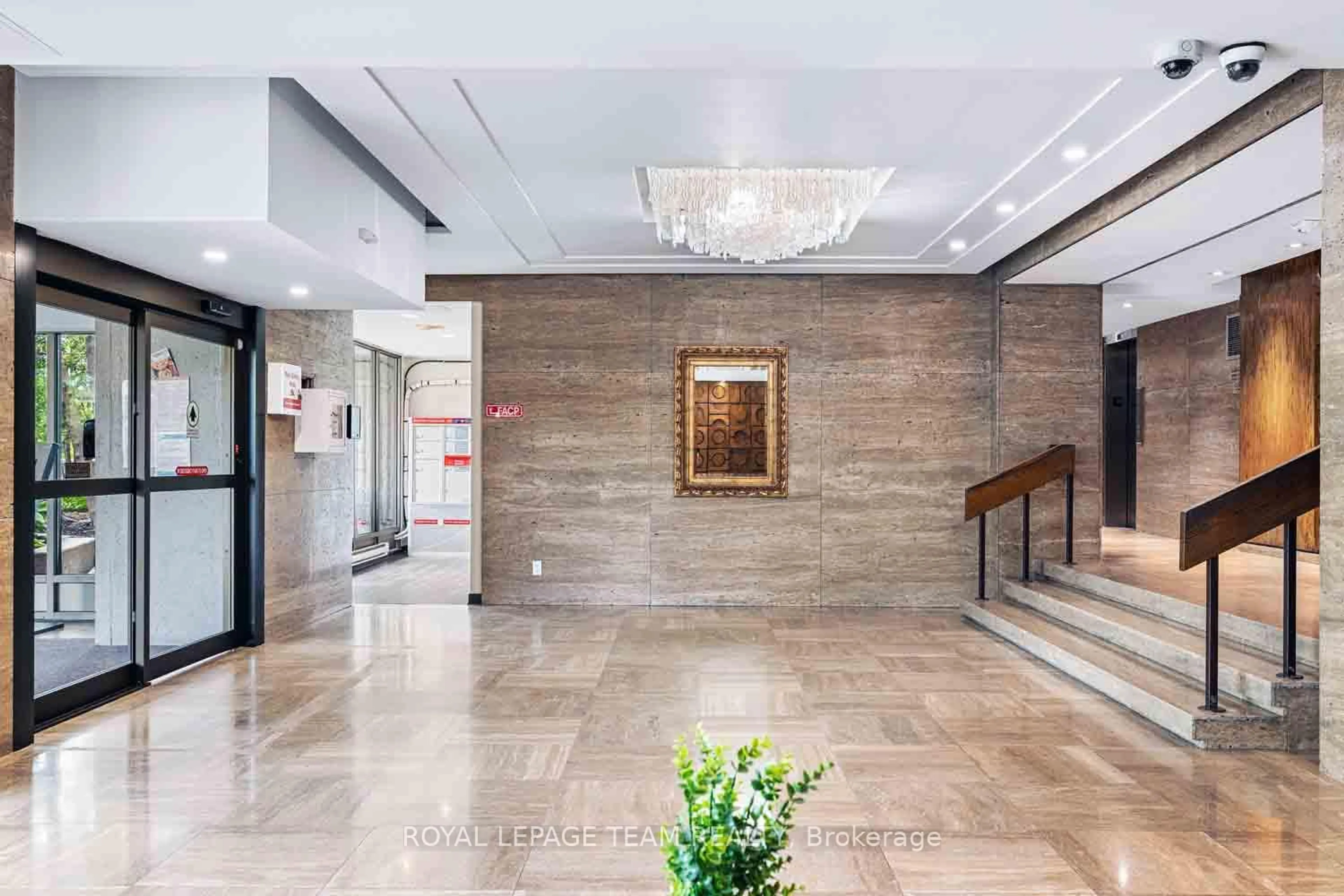 Lobby for 2625 Regina St #507, Ottawa Ontario K2B 5W8
