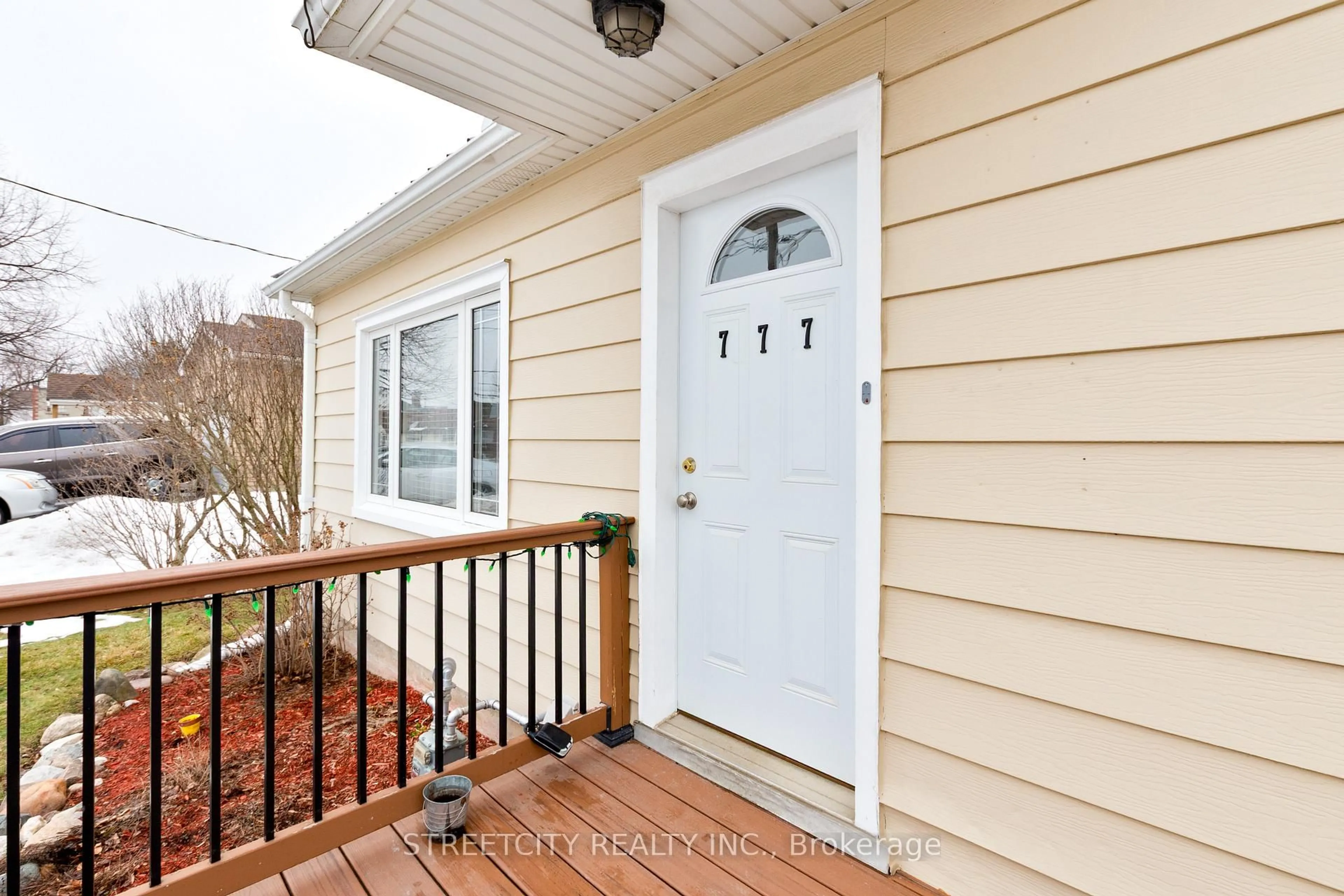 Indoor entryway for 777 Hounsfield St, Woodstock Ontario N4S 1P6