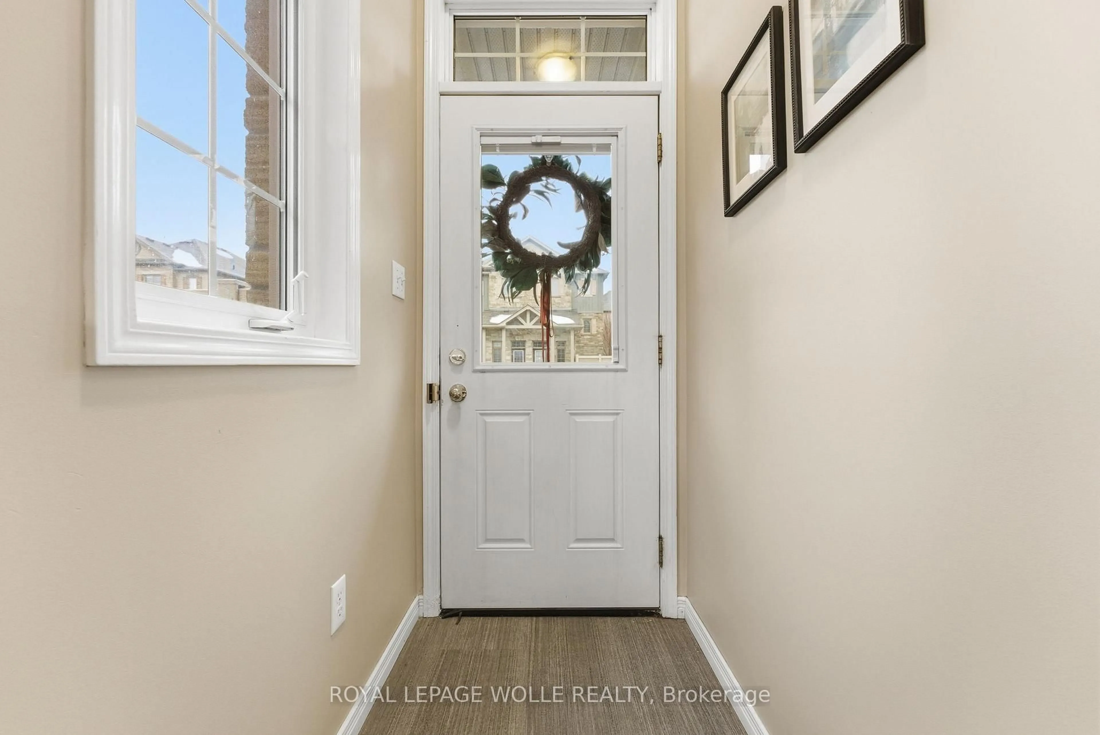 Indoor entryway for 931 Glasgow St #14D, Kitchener Ontario N2N 0B6