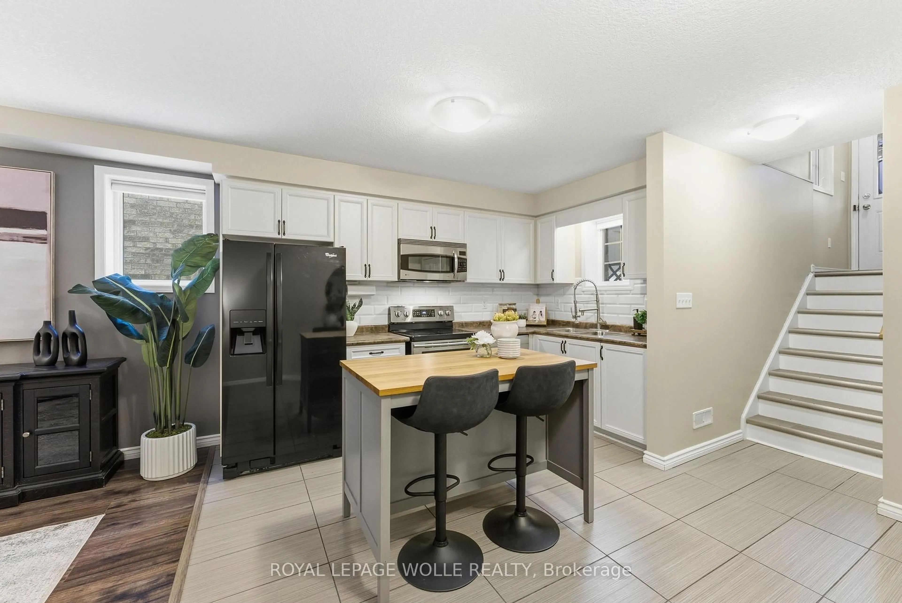 Open concept kitchen, ceramic/tile floor for 931 Glasgow St #14D, Kitchener Ontario N2N 0B6