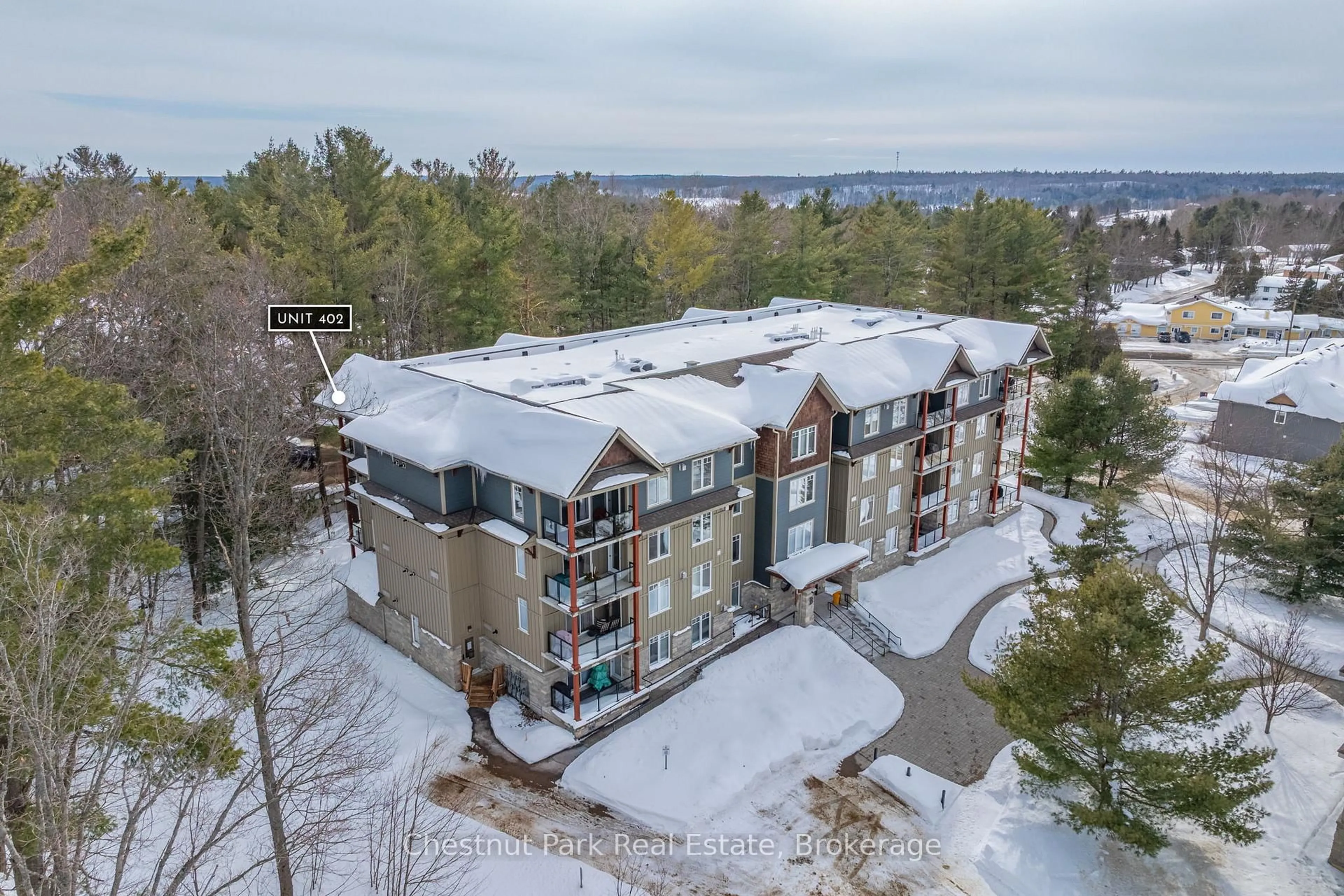 A pic from outside/outdoor area/front of a property/back of a property/a pic from drone, unknown for 391B Manitoba St #402, Bracebridge Ontario P1L 0B5