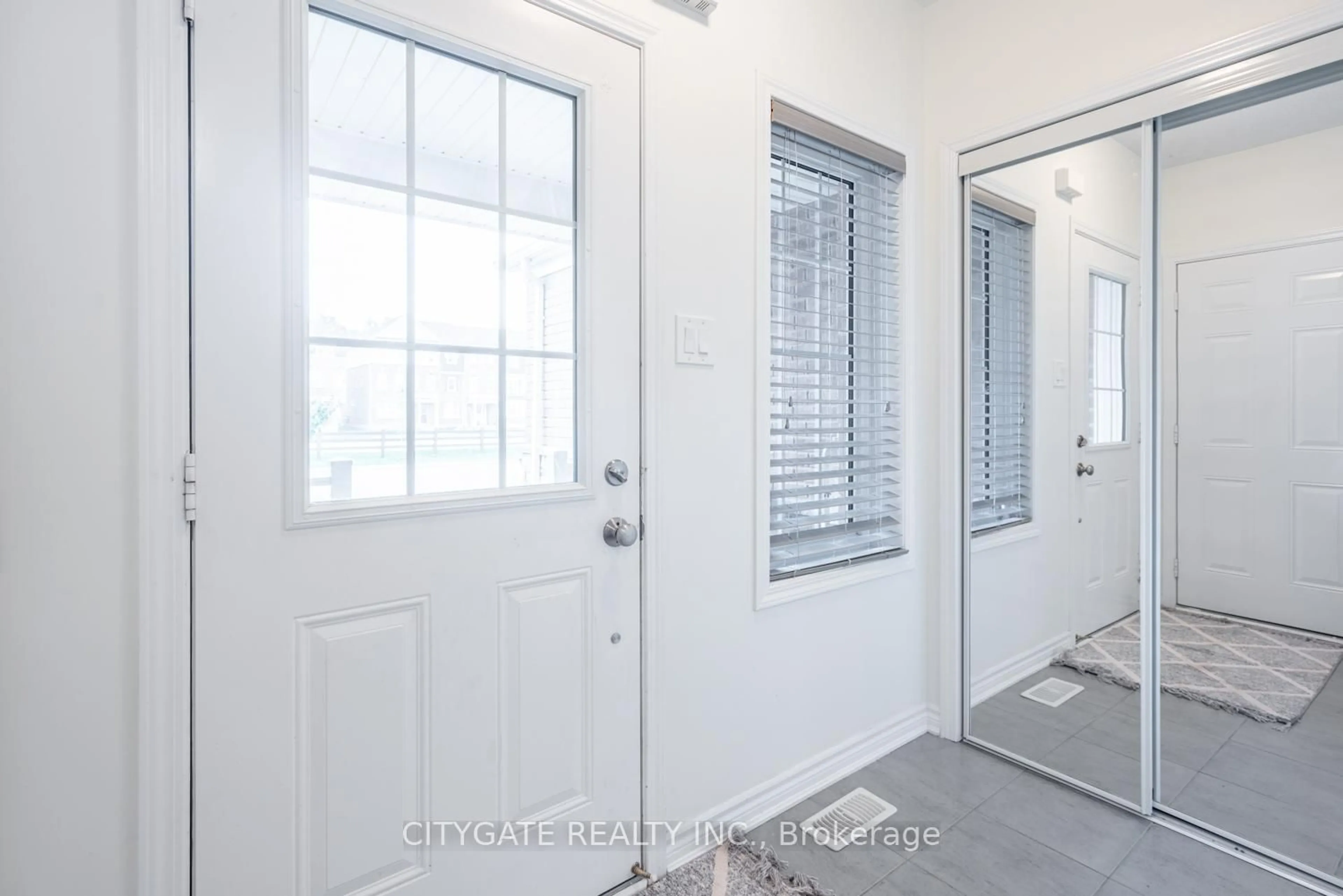 Indoor entryway for 69 Mcmonies Dr, Hamilton Ontario L8B 0A5