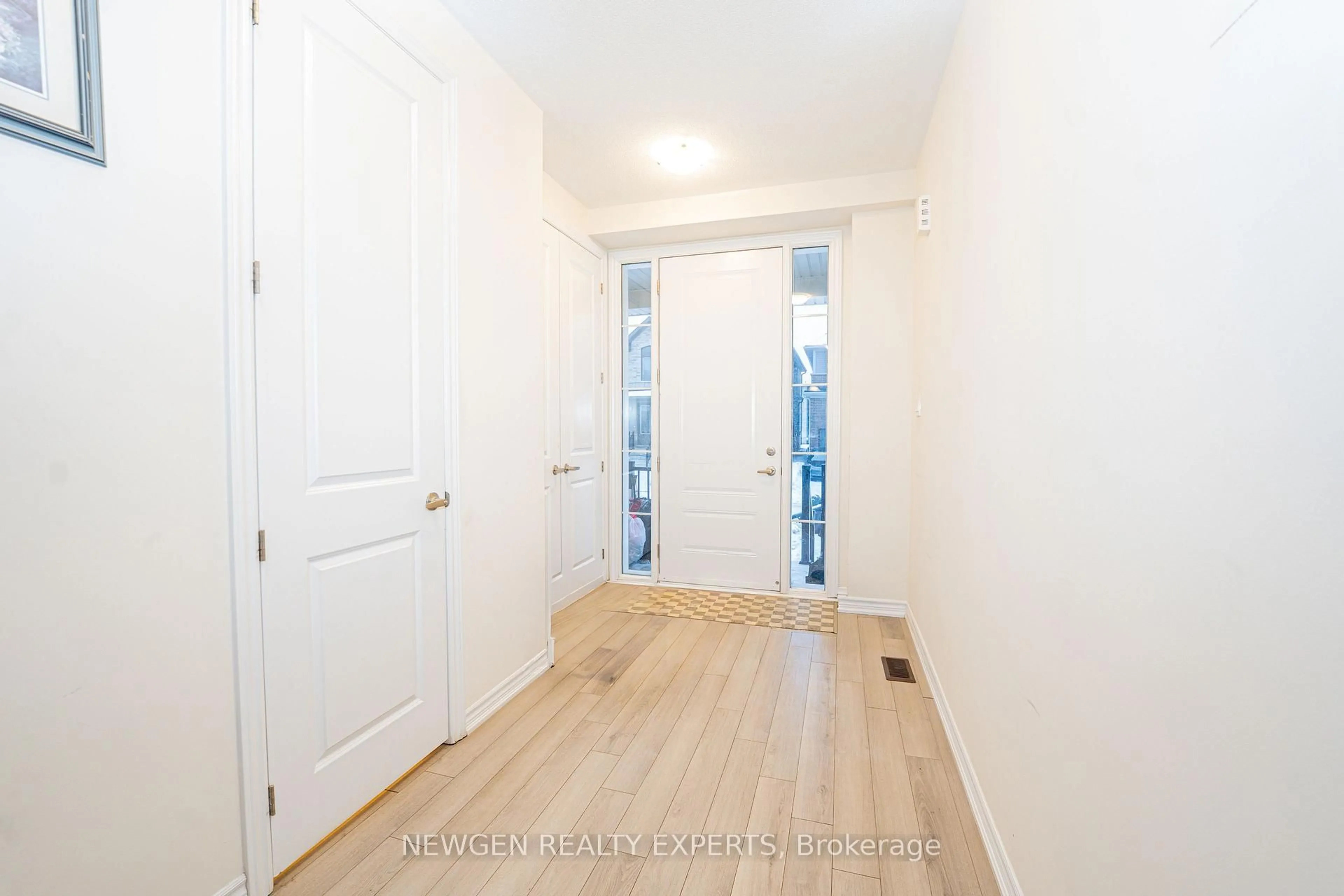 Indoor entryway for 39 Conboy Dr, Erin Ontario N0B 1T0