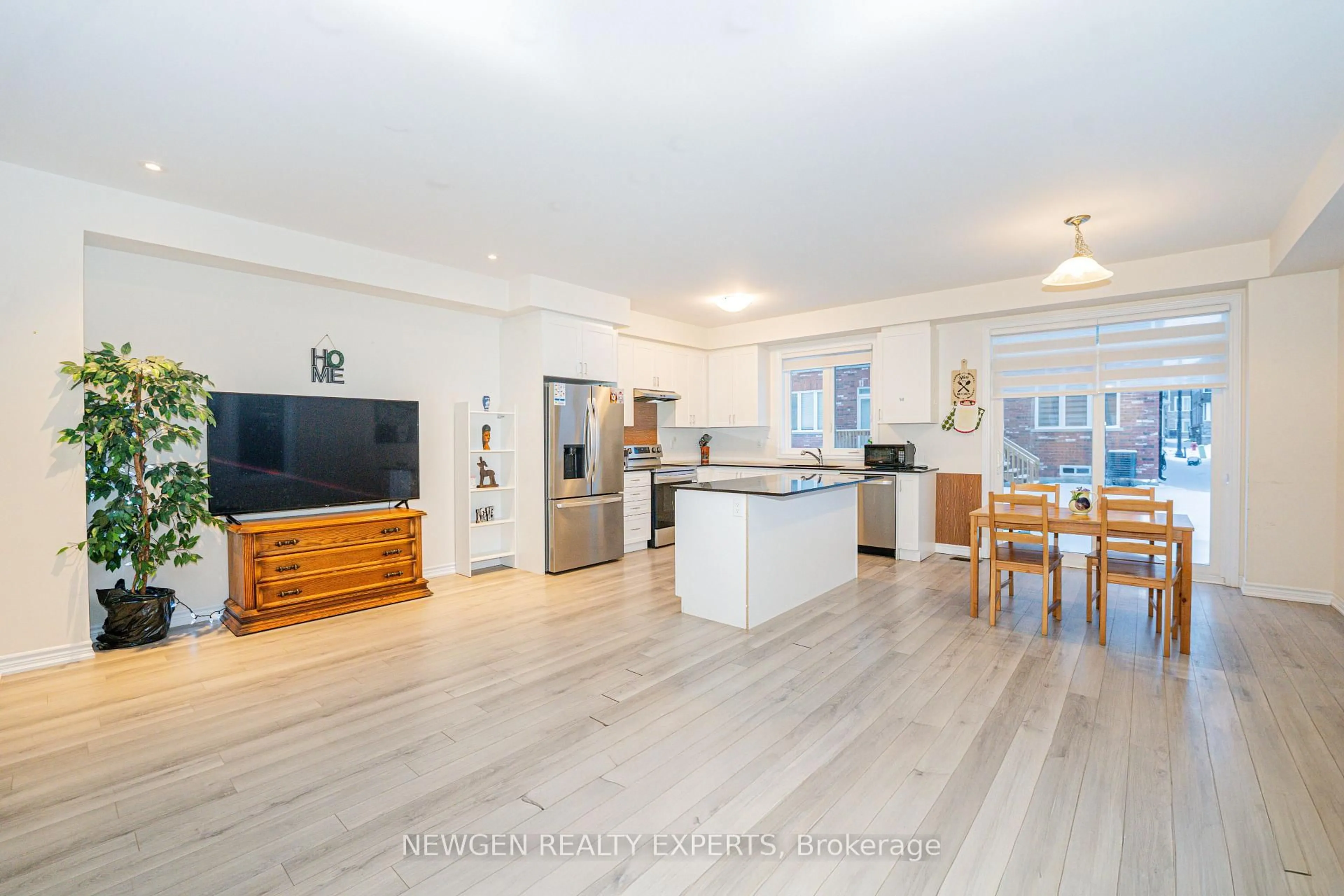 Open concept kitchen, wood/laminate floor for 39 Conboy Dr, Erin Ontario N0B 1T0