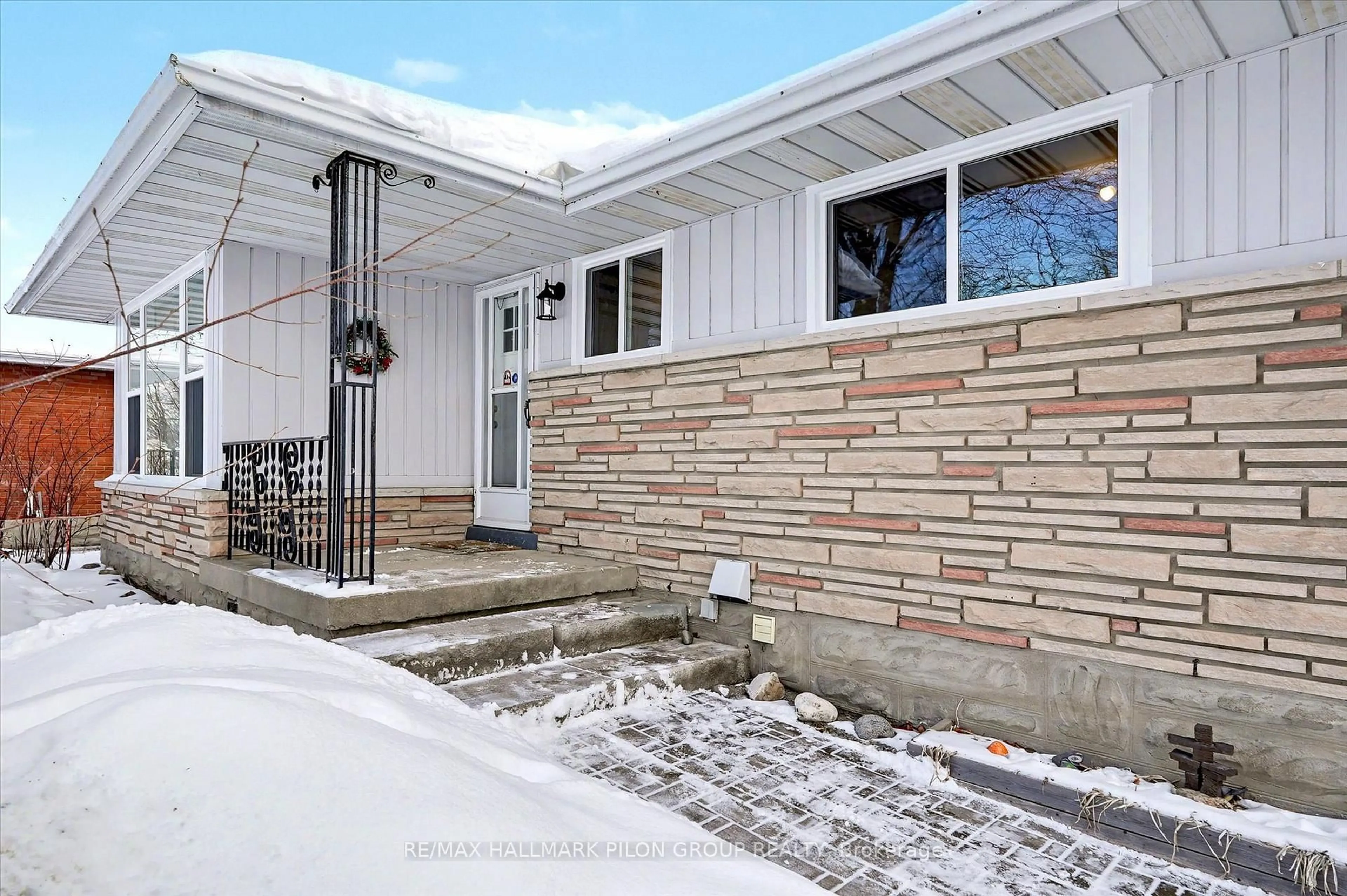 Unknown for 2089 Bangor St, Ottawa Ontario K1G 2X6