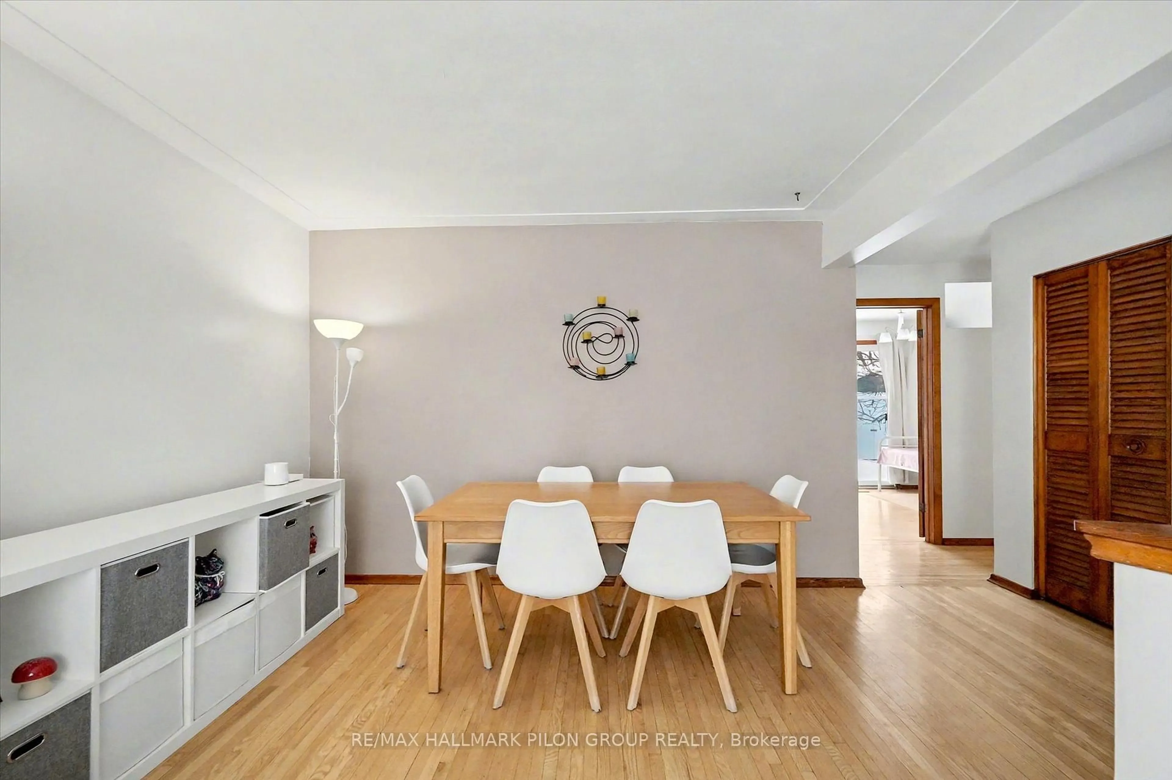 Dining room, wood/laminate floor for 2089 Bangor St, Ottawa Ontario K1G 2X6