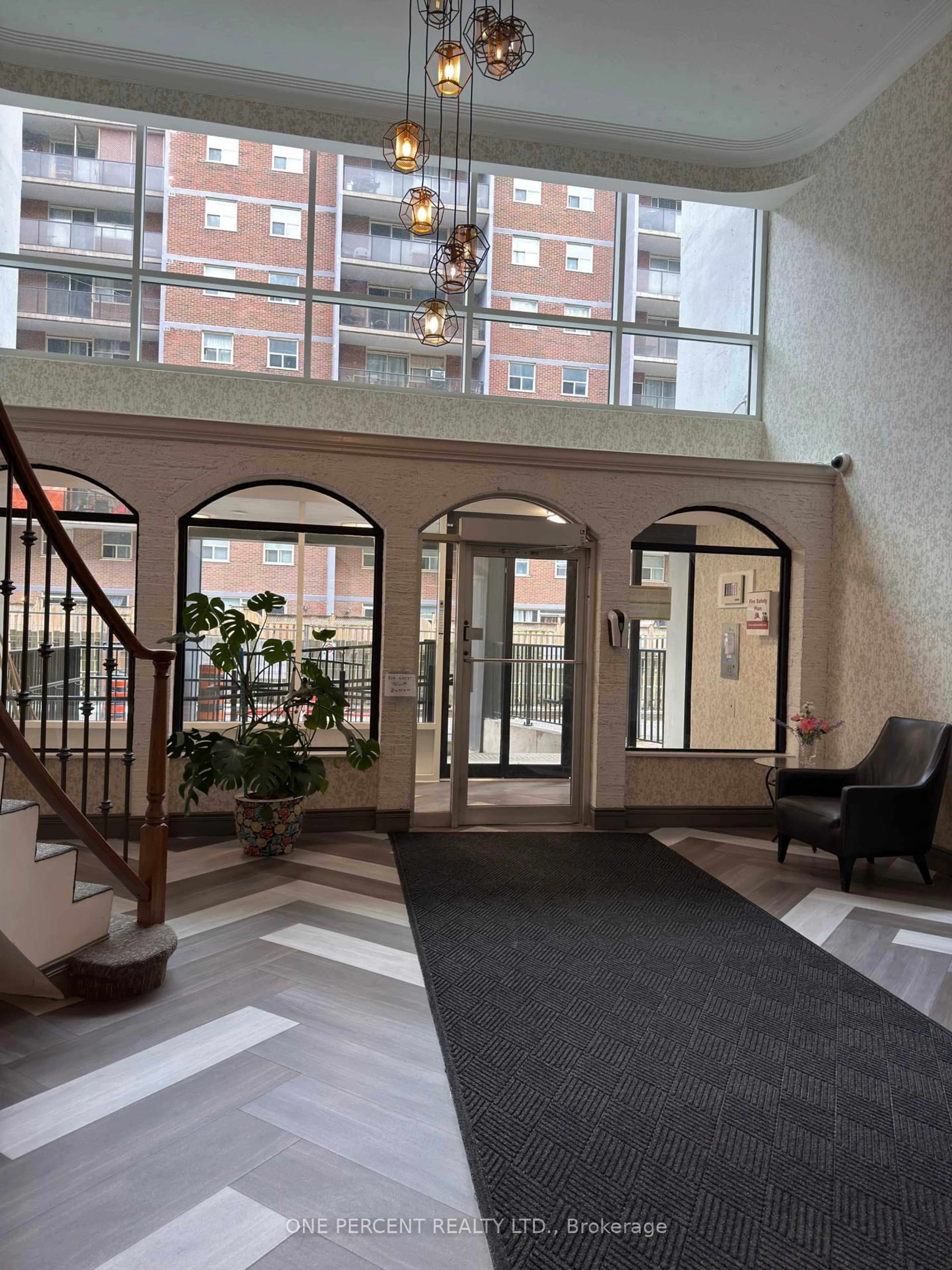 Indoor foyer for 359 Geneva St #1002, St. Catharines Ontario L2N 2G5