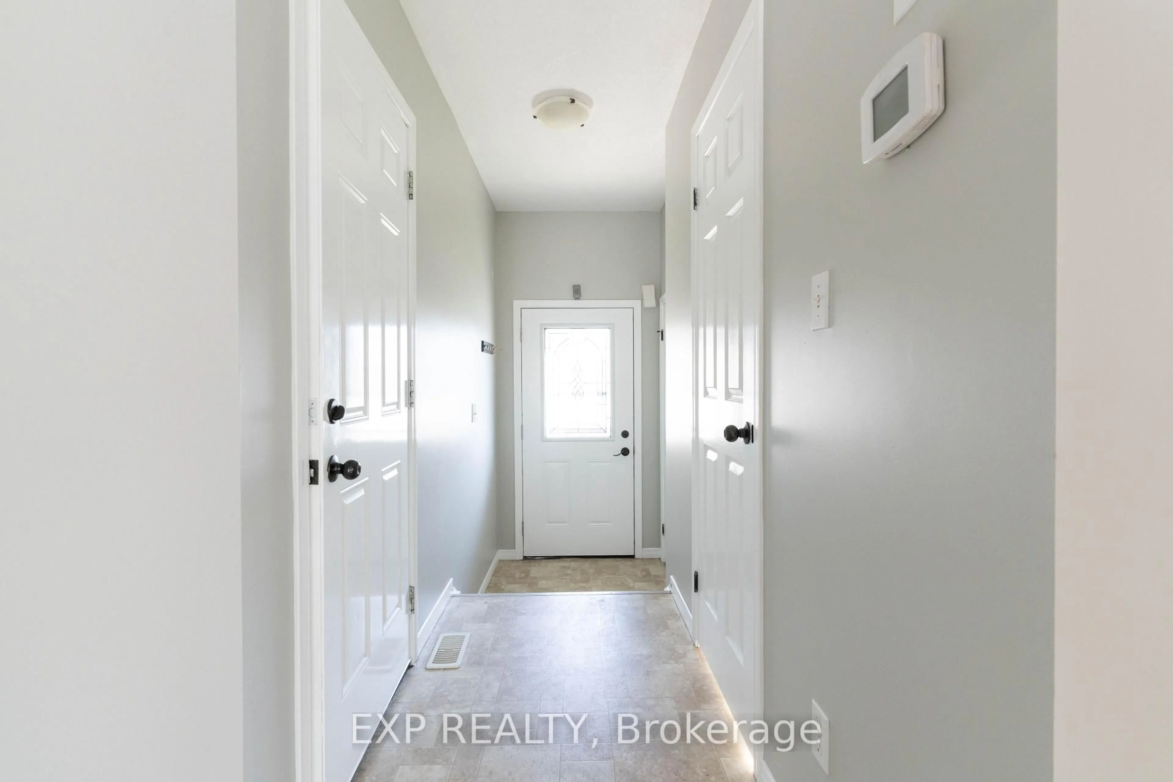 Indoor entryway for 1319 COUNTRYSTONE Dr, Kitchener Ontario N2N 3R9