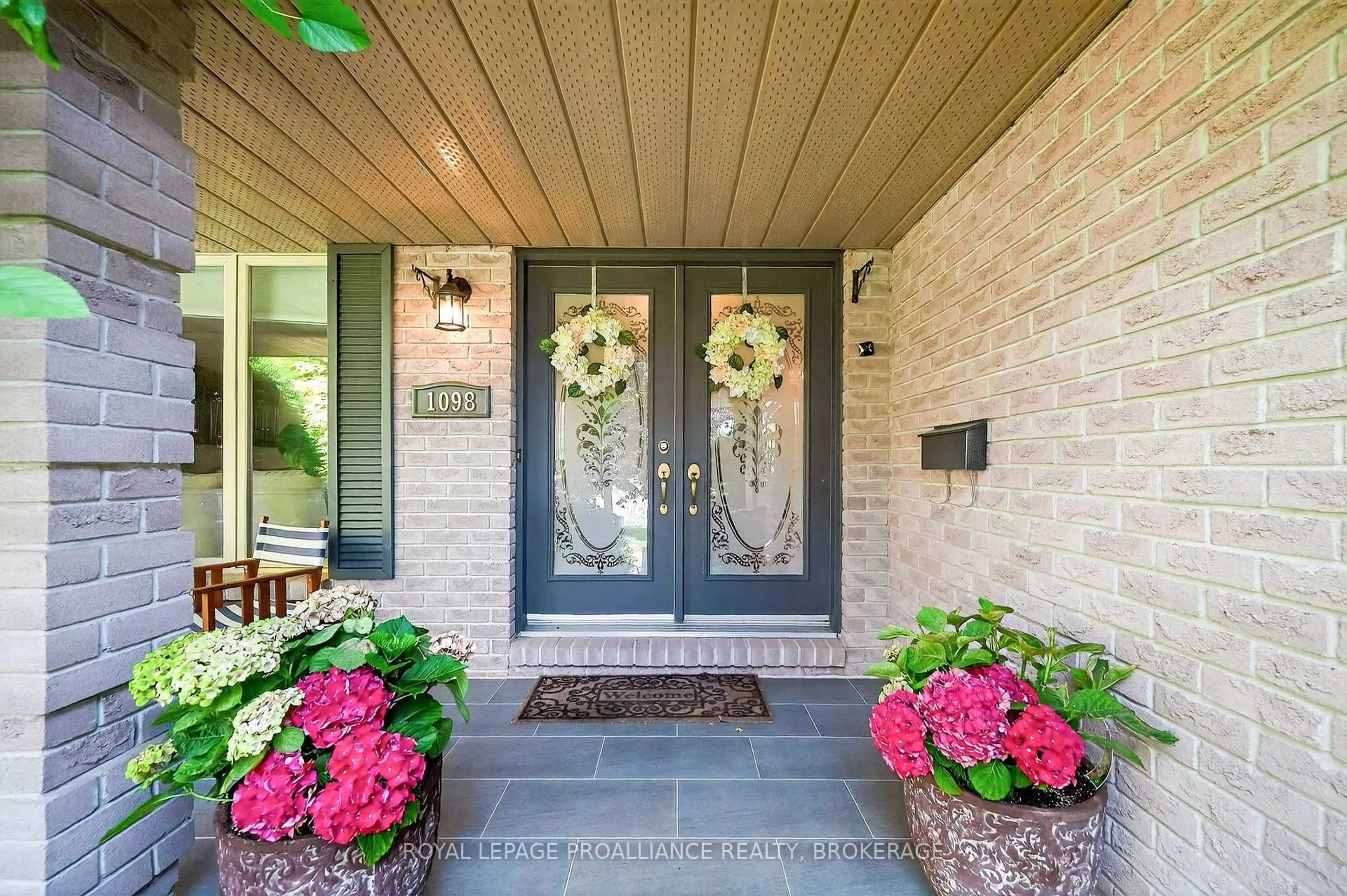 Indoor entryway for 1098 Caitlin Cres, Kingston Ontario K7P 2S4